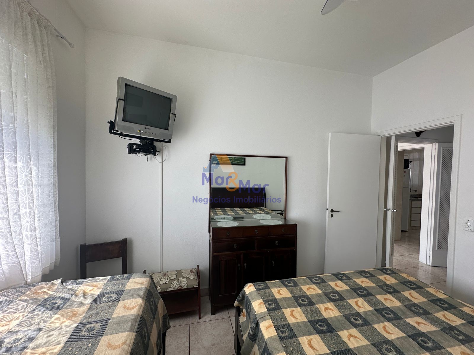 Apartamento na Praia das Pitangueiras, Guarujá - SP