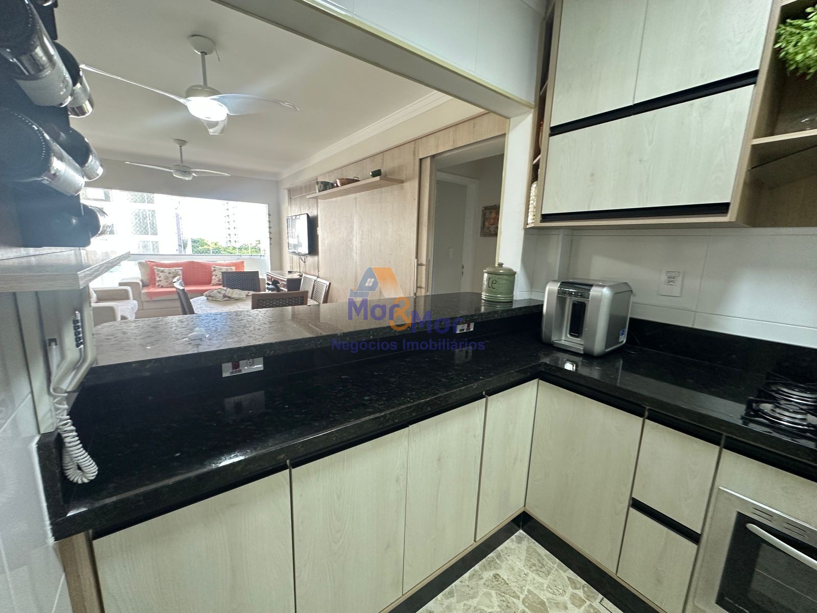Apartamento na Praia das Pitangueiras, Guarujá - SP