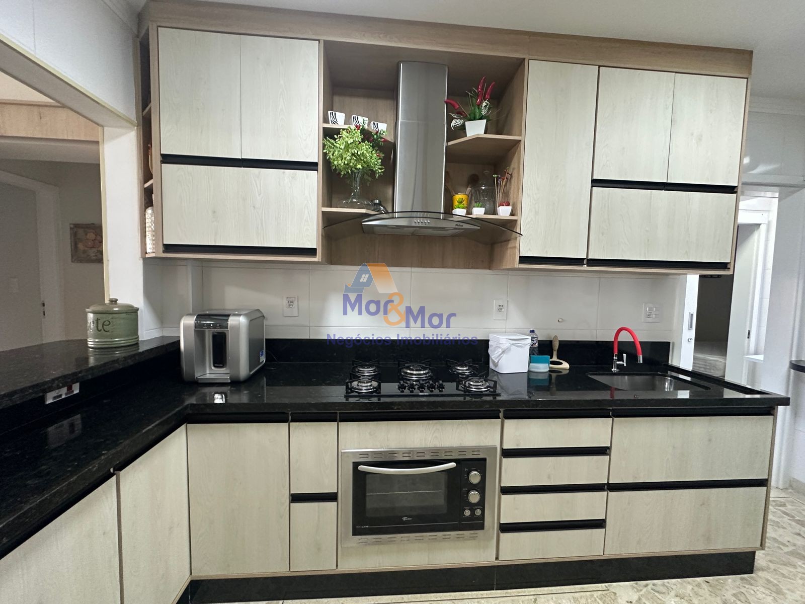 Apartamento na Praia das Pitangueiras, Guarujá - SP