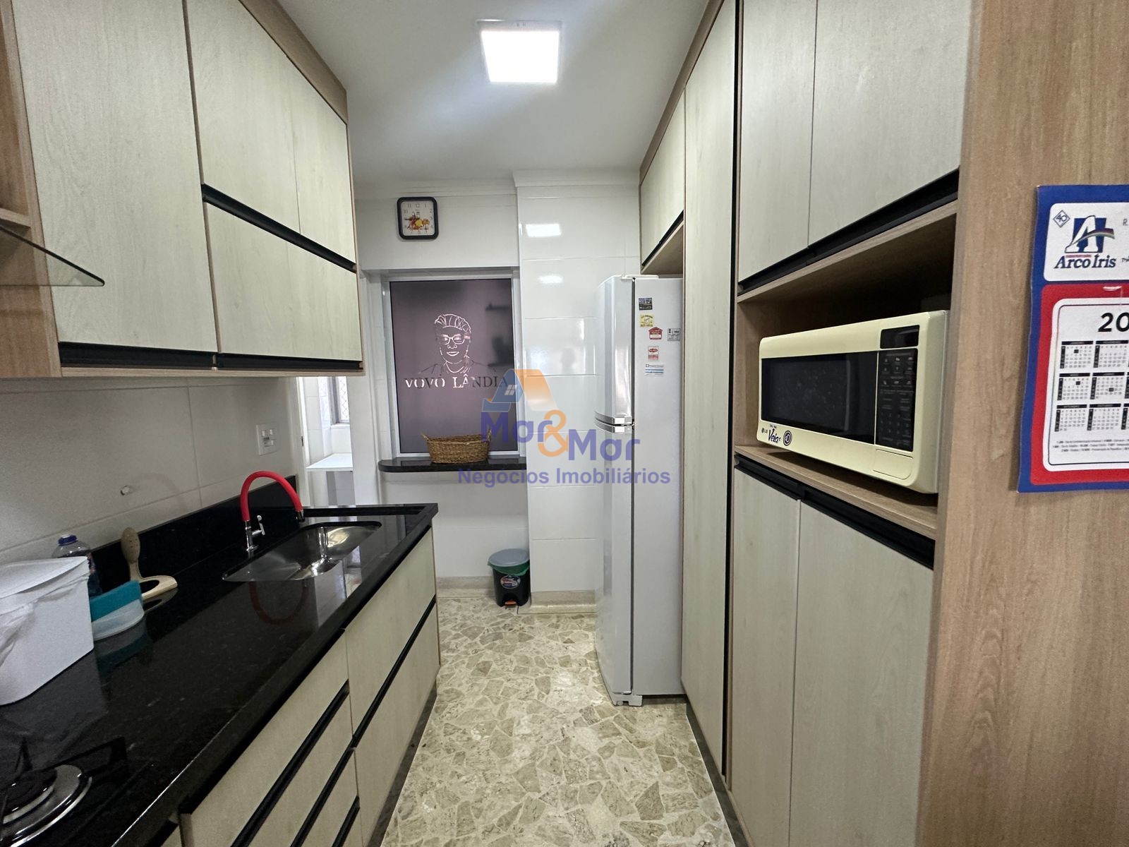 Apartamento na Praia das Pitangueiras, Guarujá - SP