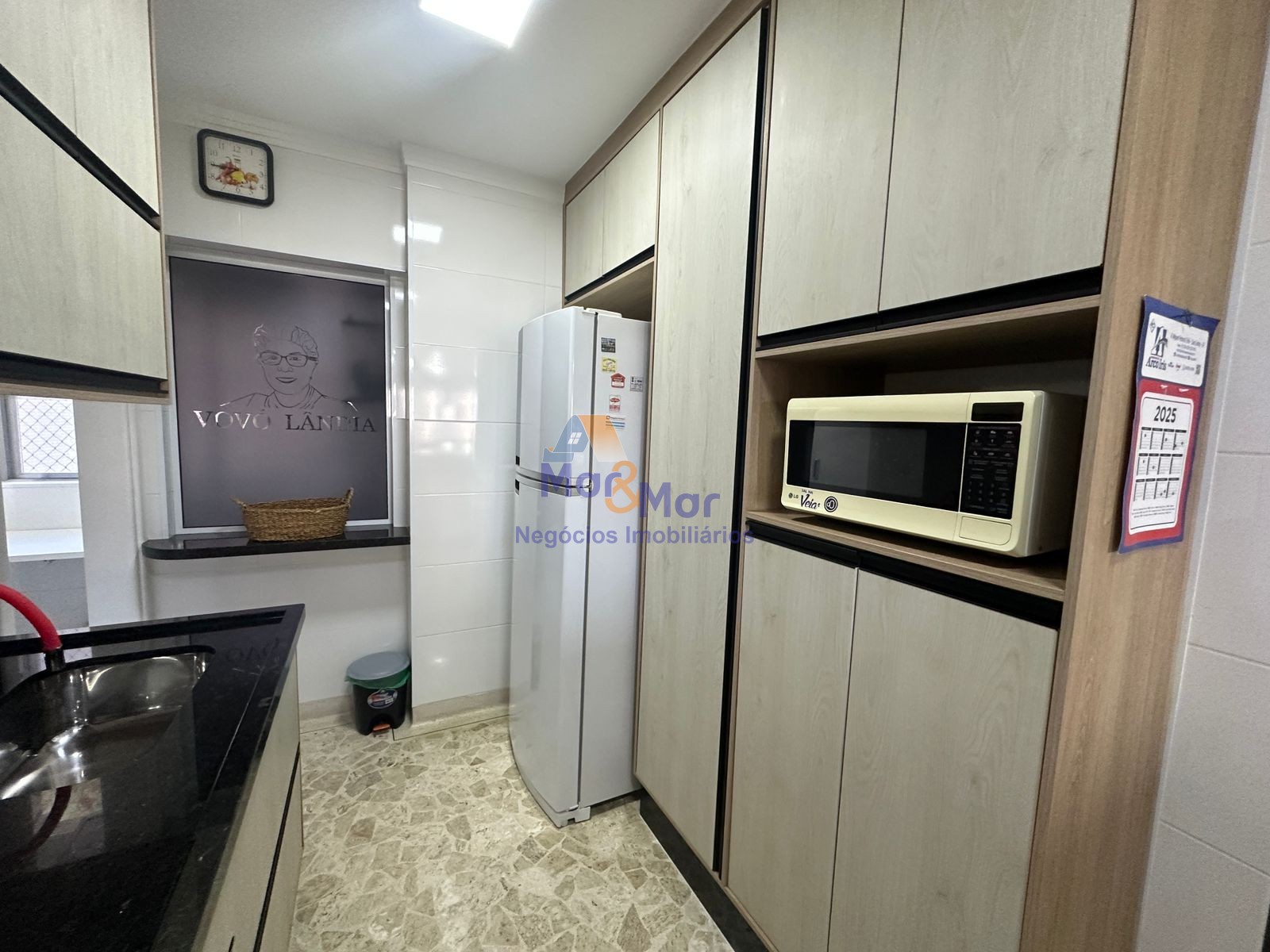 Apartamento na Praia das Pitangueiras, Guarujá - SP