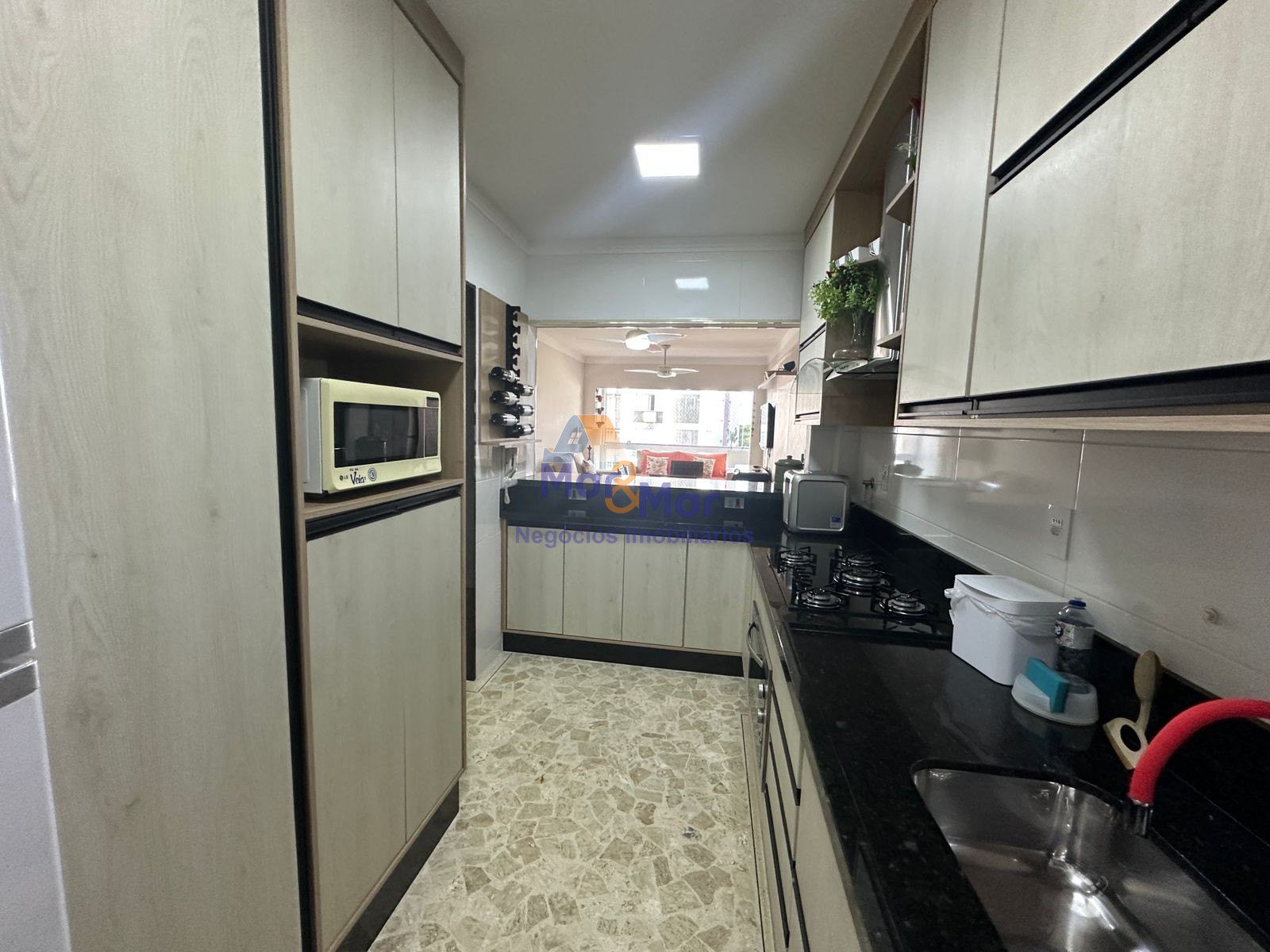 Apartamento na Praia das Pitangueiras, Guarujá - SP