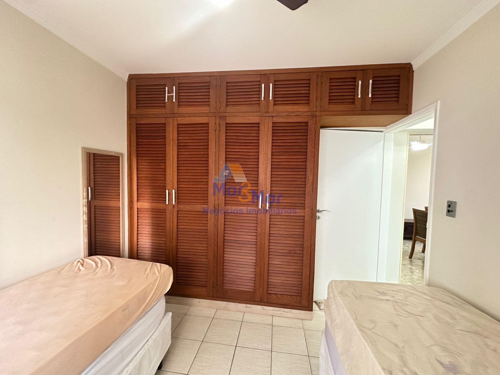 Apartamento na Praia das Pitangueiras, Guarujá - SP