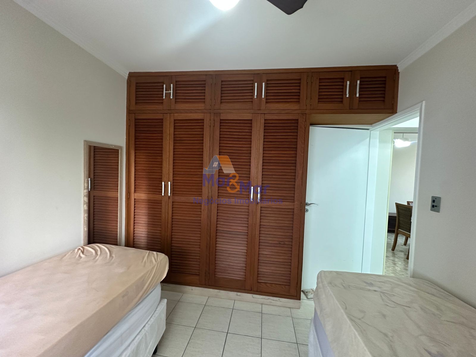 Apartamento na Praia das Pitangueiras, Guarujá - SP