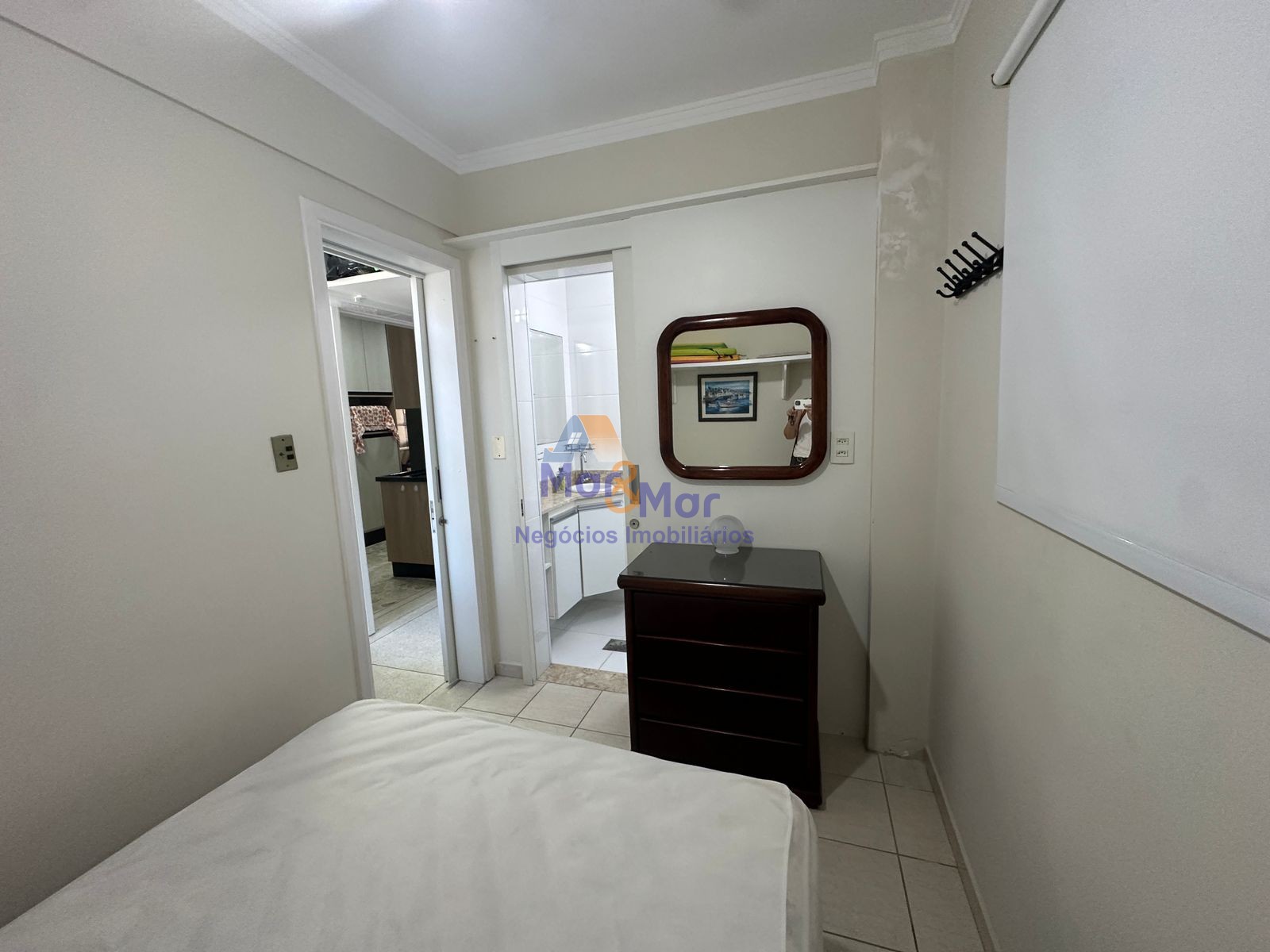 Apartamento na Praia das Pitangueiras, Guarujá - SP