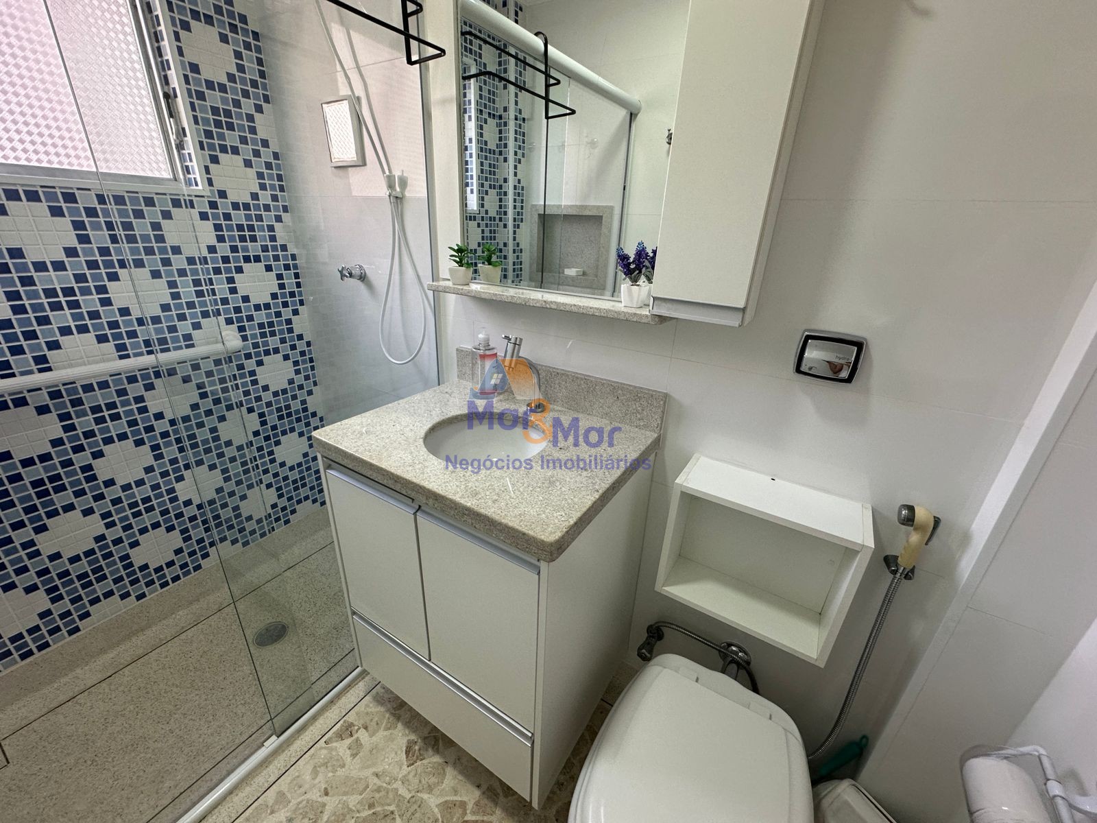 Apartamento na Praia das Pitangueiras, Guarujá - SP