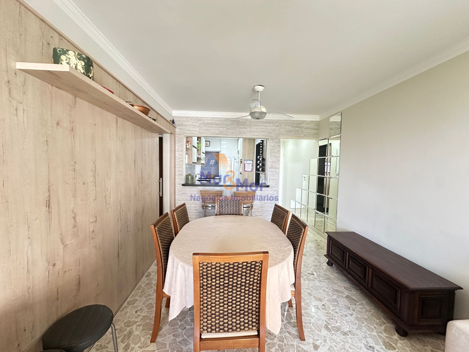 Apartamento na Praia das Pitangueiras, Guarujá - SP
