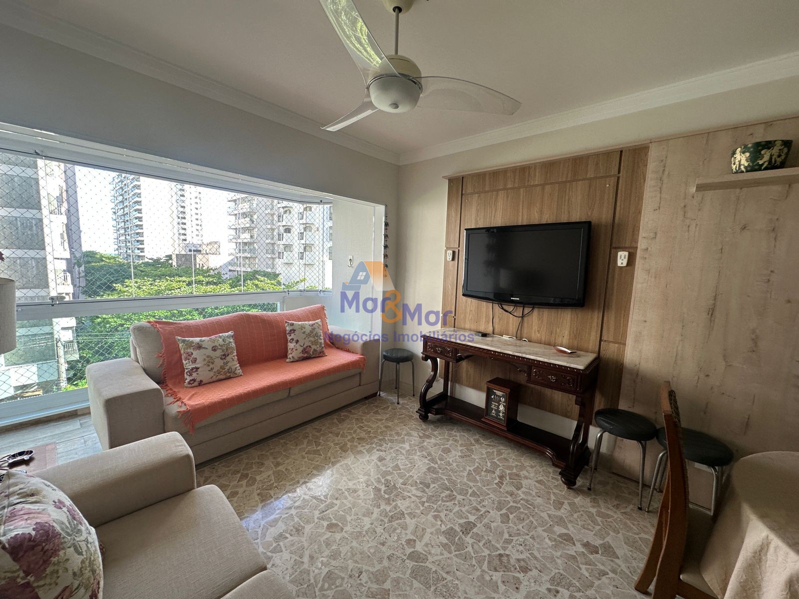 Apartamento na Praia das Pitangueiras, Guarujá - SP