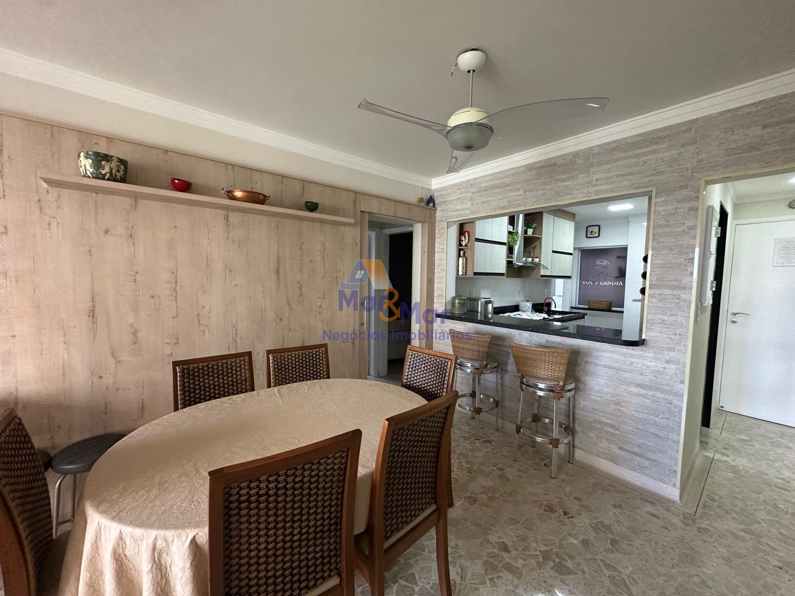 Apartamento na Praia das Pitangueiras, Guarujá - SP