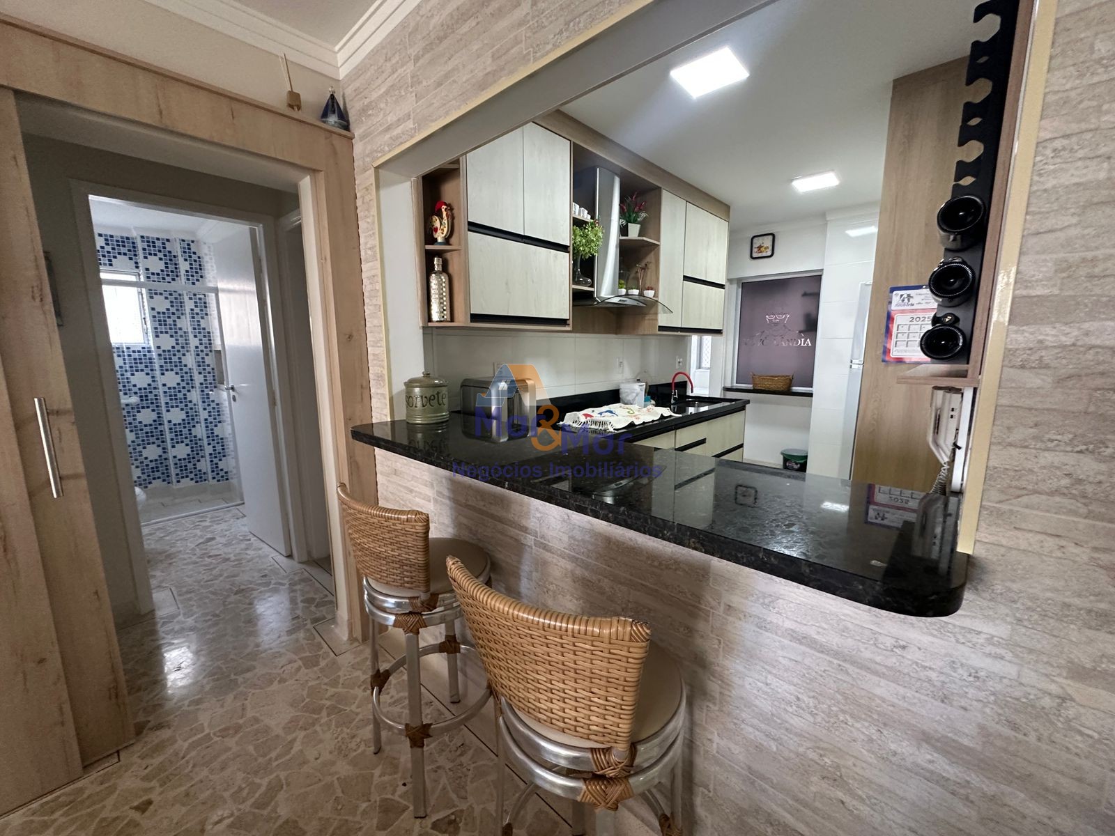 Apartamento na Praia das Pitangueiras, Guarujá - SP