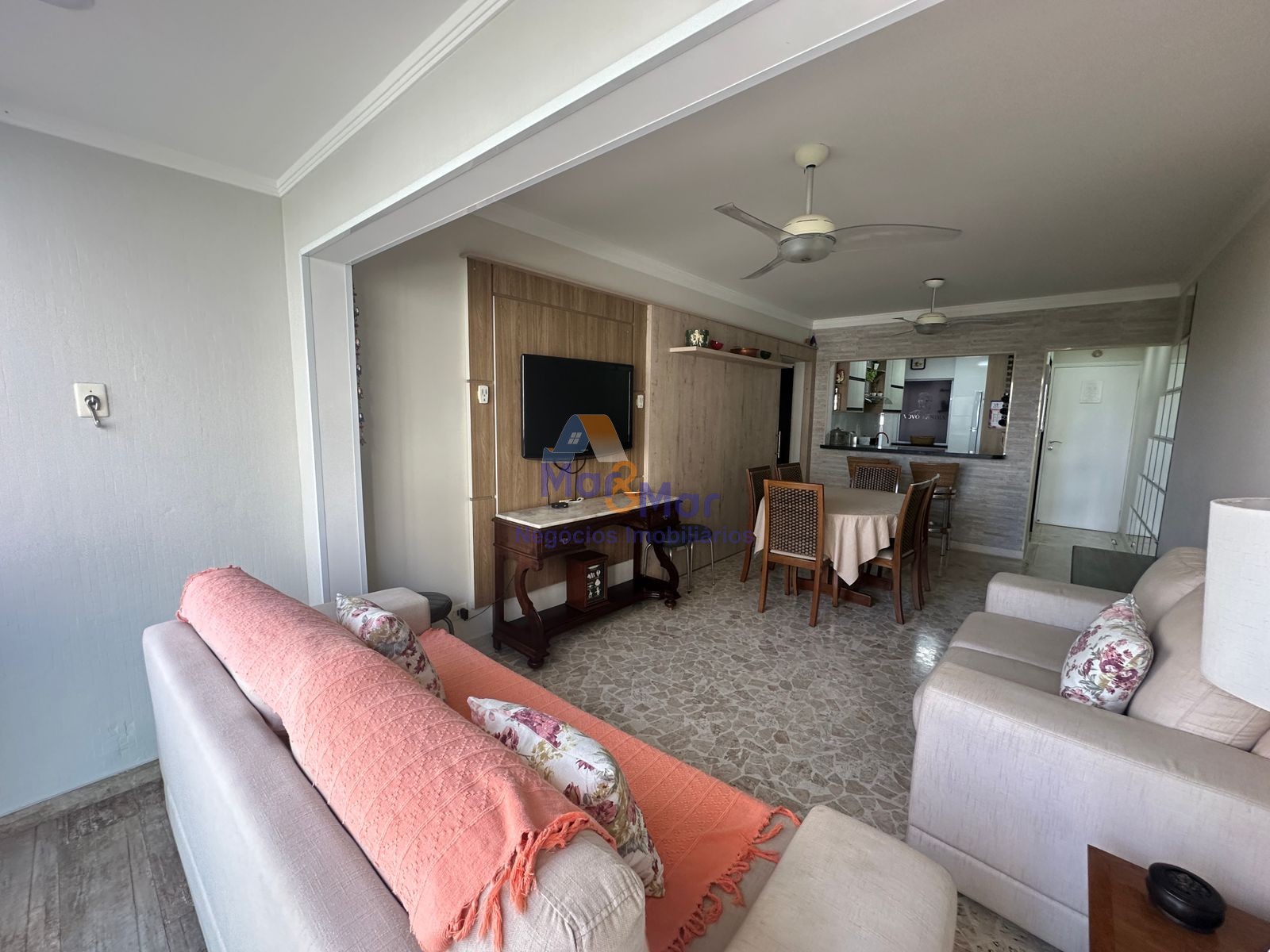 Apartamento na Praia das Pitangueiras, Guarujá - SP
