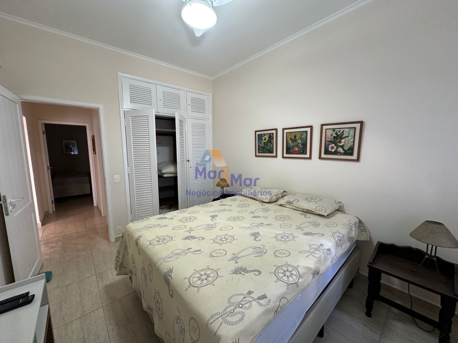 Apartamento na Praia das Pitangueiras, Guarujá - SP