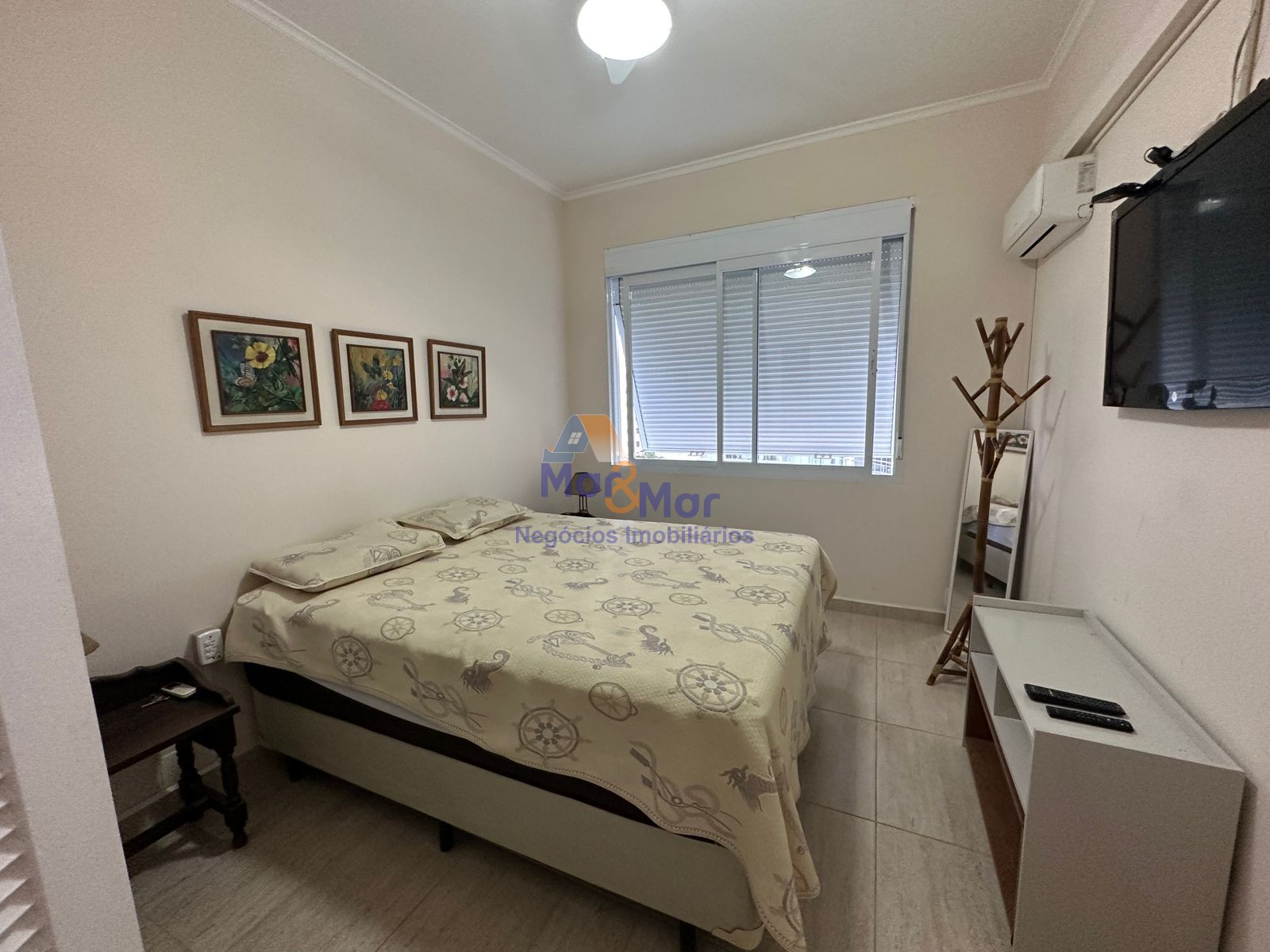 Apartamento na Praia das Pitangueiras, Guarujá - SP