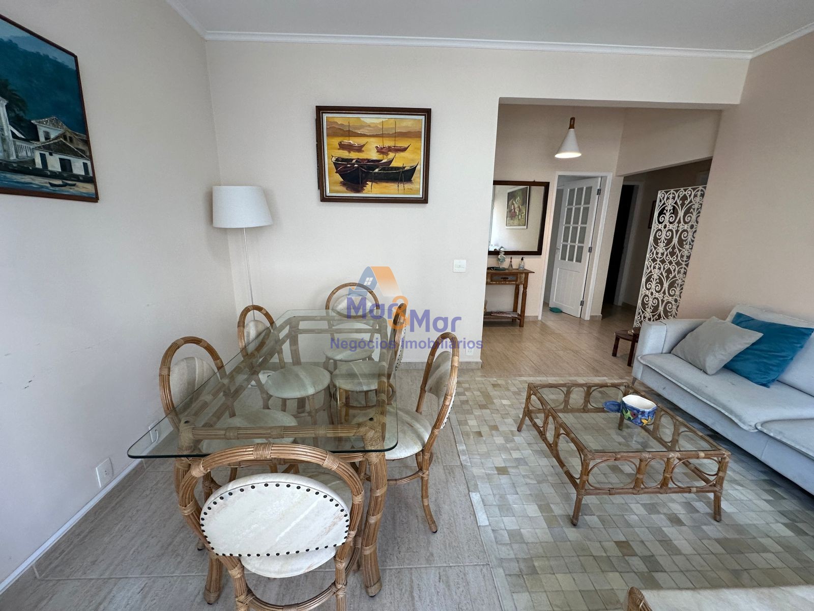 Apartamento na Praia das Pitangueiras, Guarujá - SP