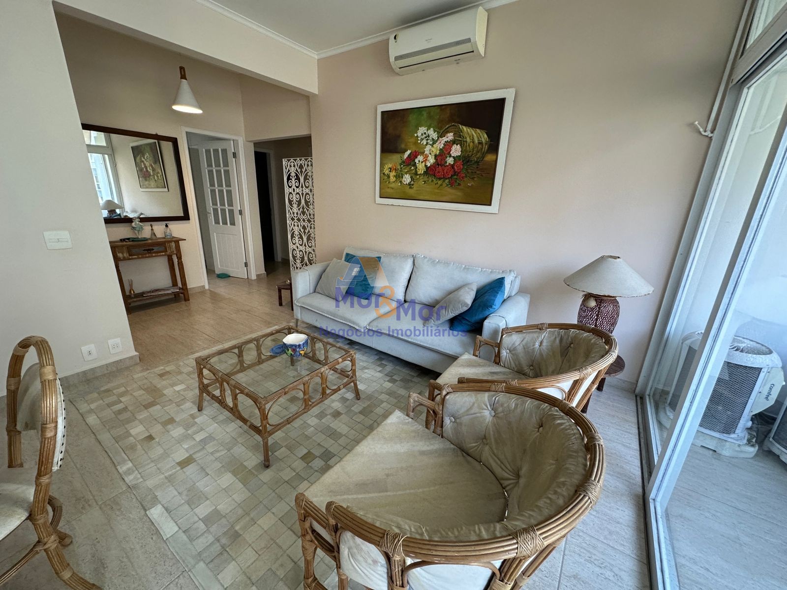 Apartamento na Praia das Pitangueiras, Guarujá - SP