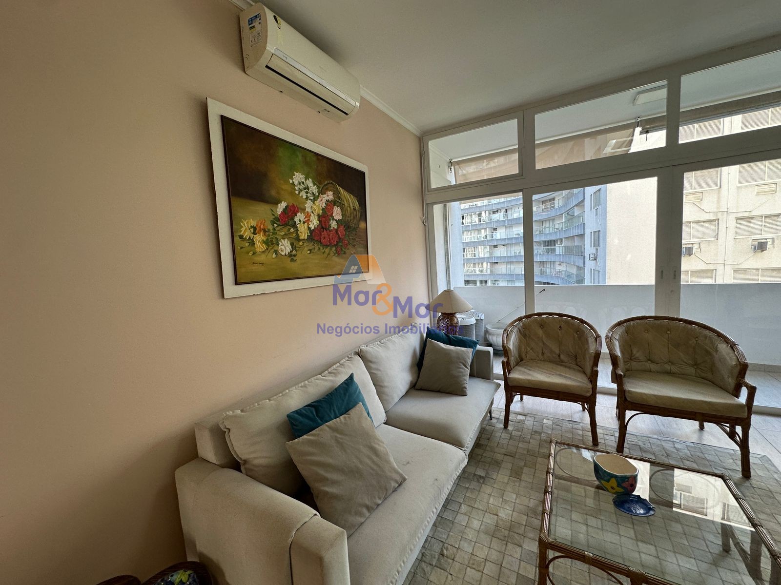 Apartamento na Praia das Pitangueiras, Guarujá - SP