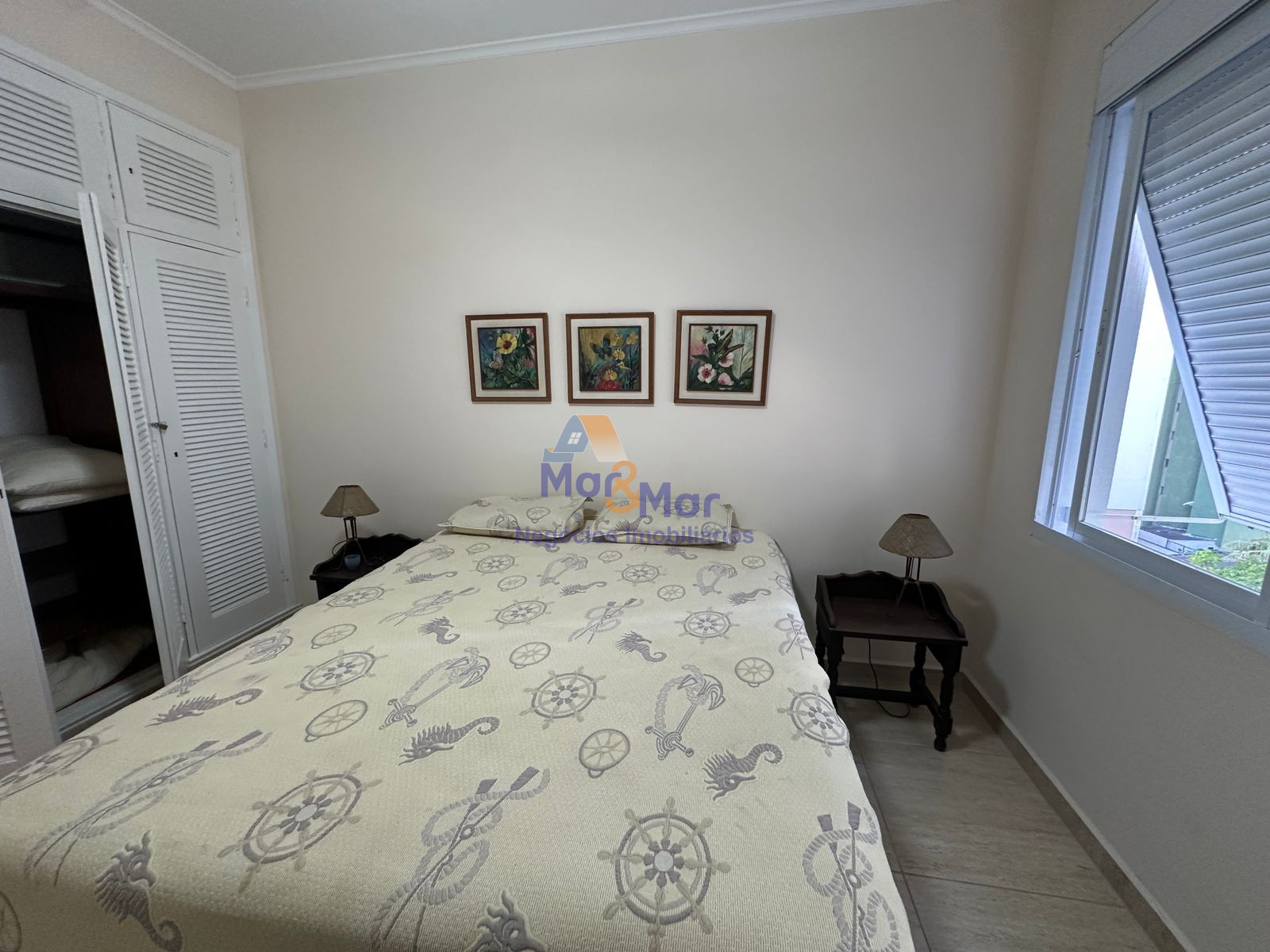 Apartamento na Praia das Pitangueiras, Guarujá - SP