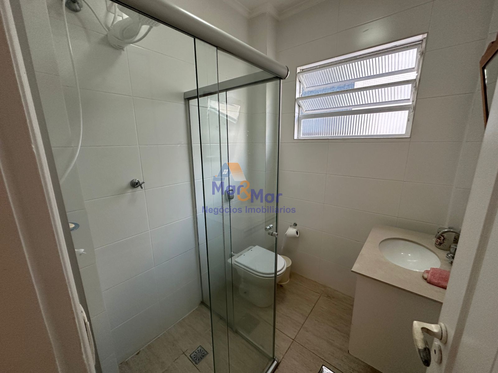 Apartamento na Praia das Pitangueiras, Guarujá - SP