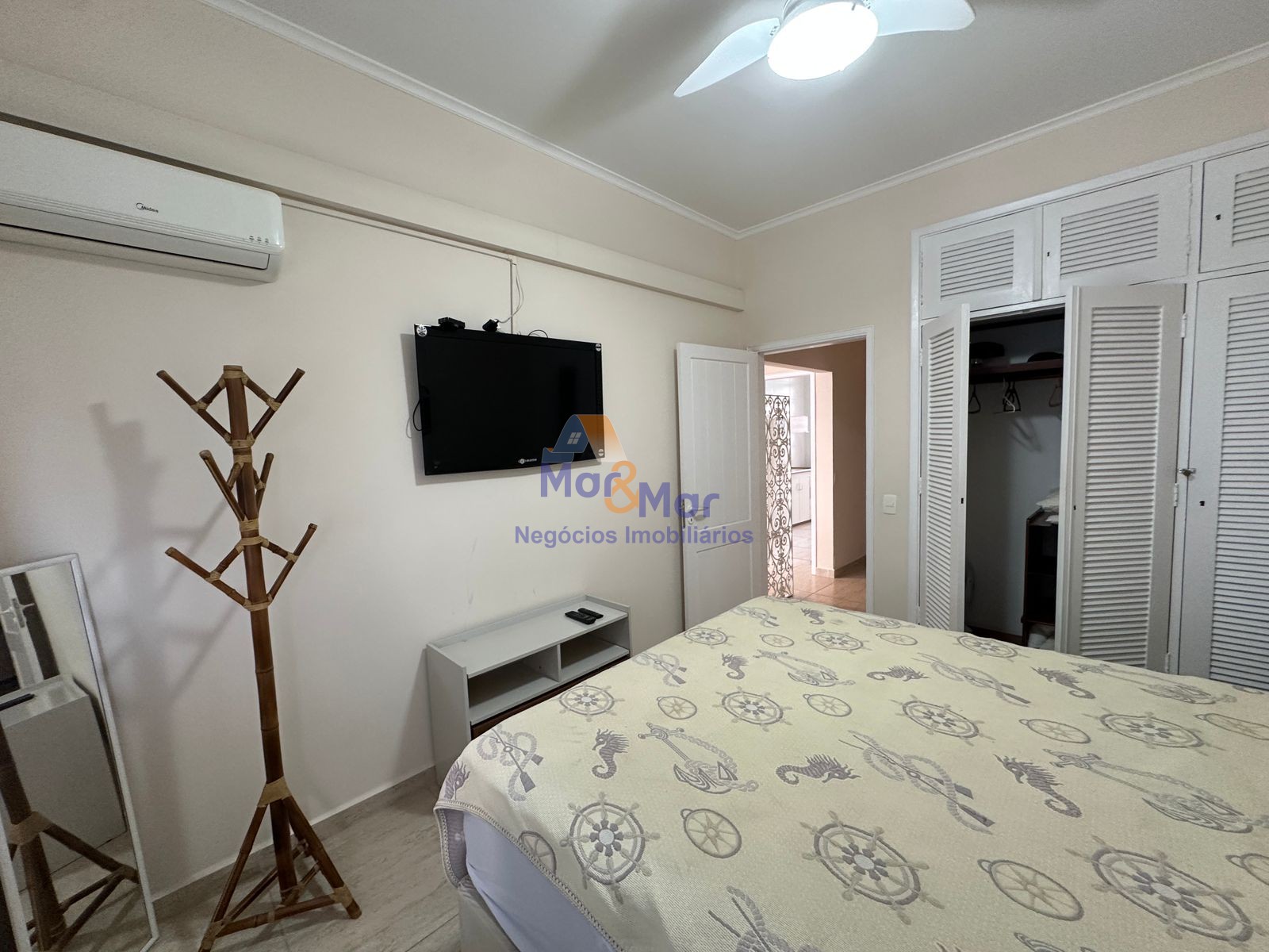 Apartamento na Praia das Pitangueiras, Guarujá - SP