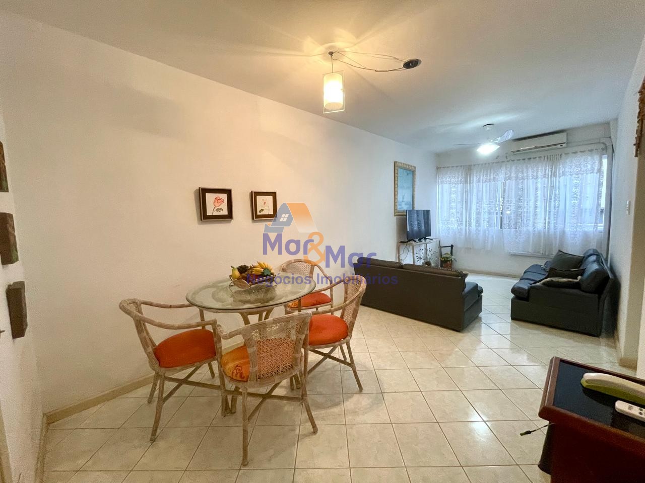 Apartamento na Praia das Pitangueiras, Guarujá - SP