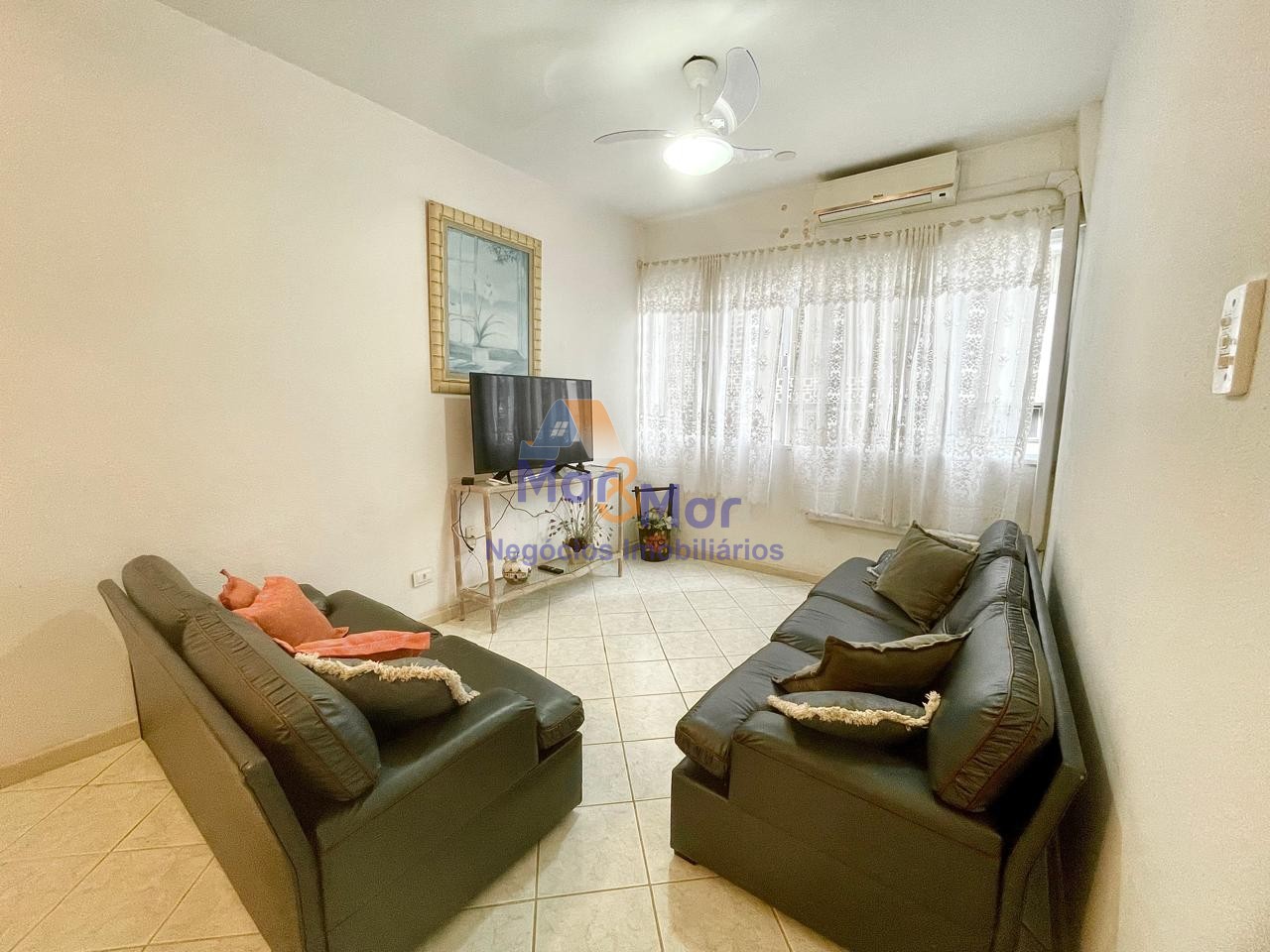 Apartamento na Praia das Pitangueiras, Guarujá - SP