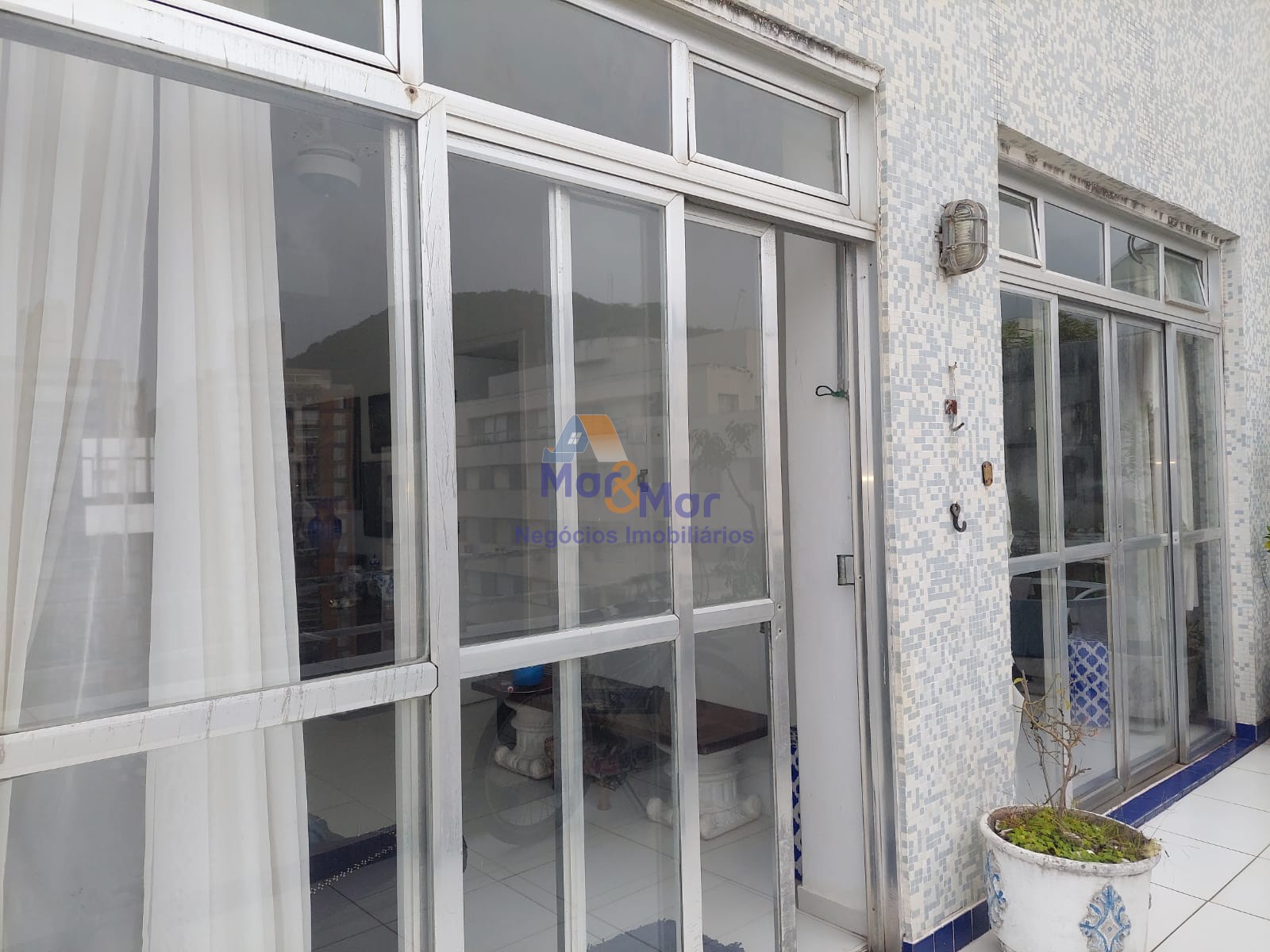Cobertura Duplex localizada na praia da Pitangueiras!