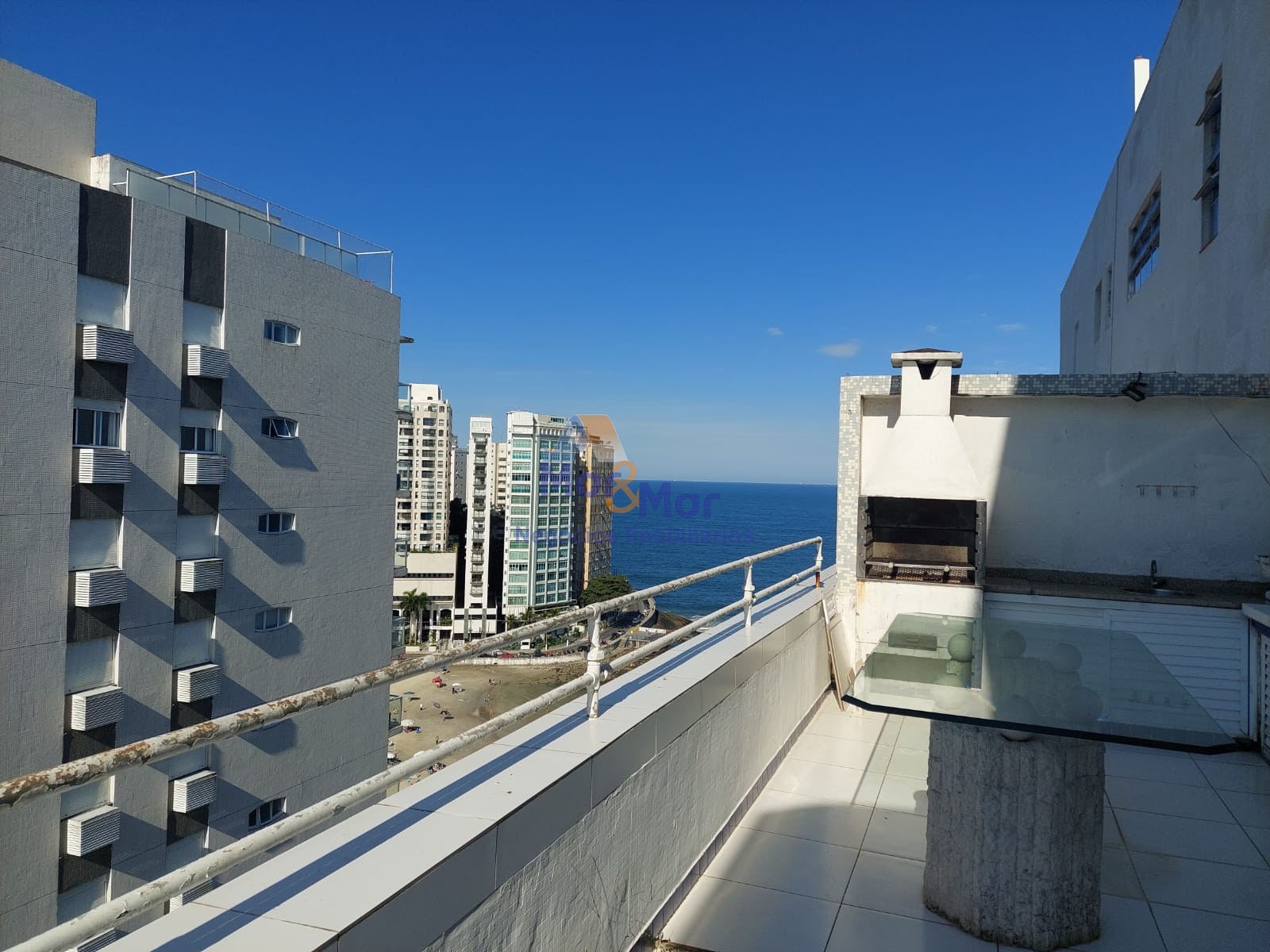 Cobertura Duplex localizada na praia da Pitangueiras!