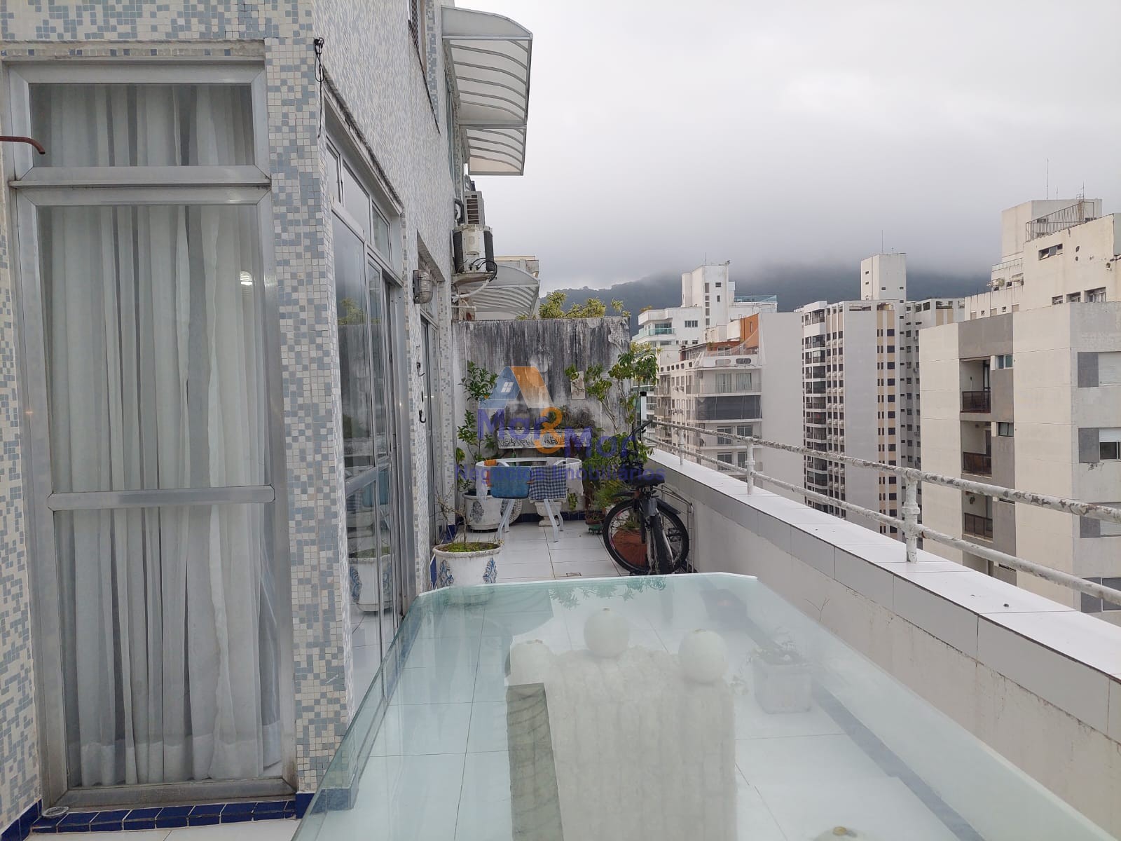 Cobertura Duplex localizada na praia da Pitangueiras!