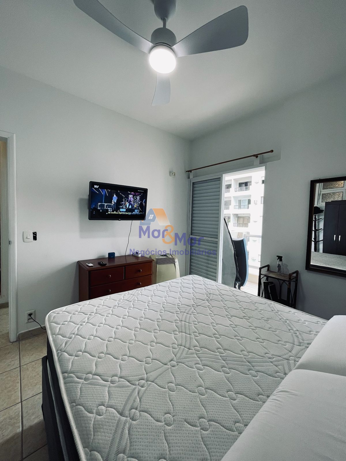 Apartamento na Praia das Pitangueiras, Guarujá - SP