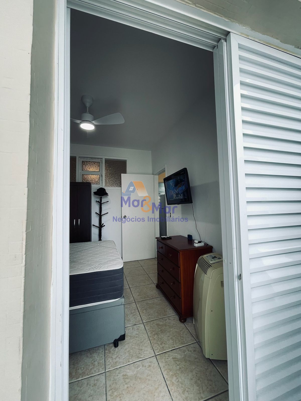 Apartamento na Praia das Pitangueiras, Guarujá - SP