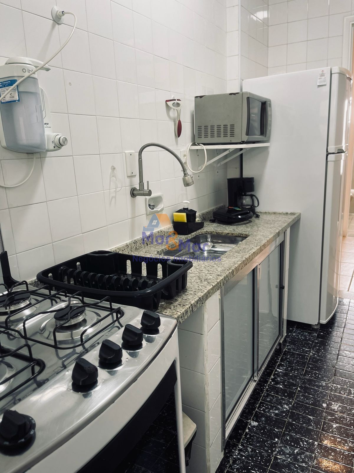 Apartamento na Praia das Pitangueiras, Guarujá - SP
