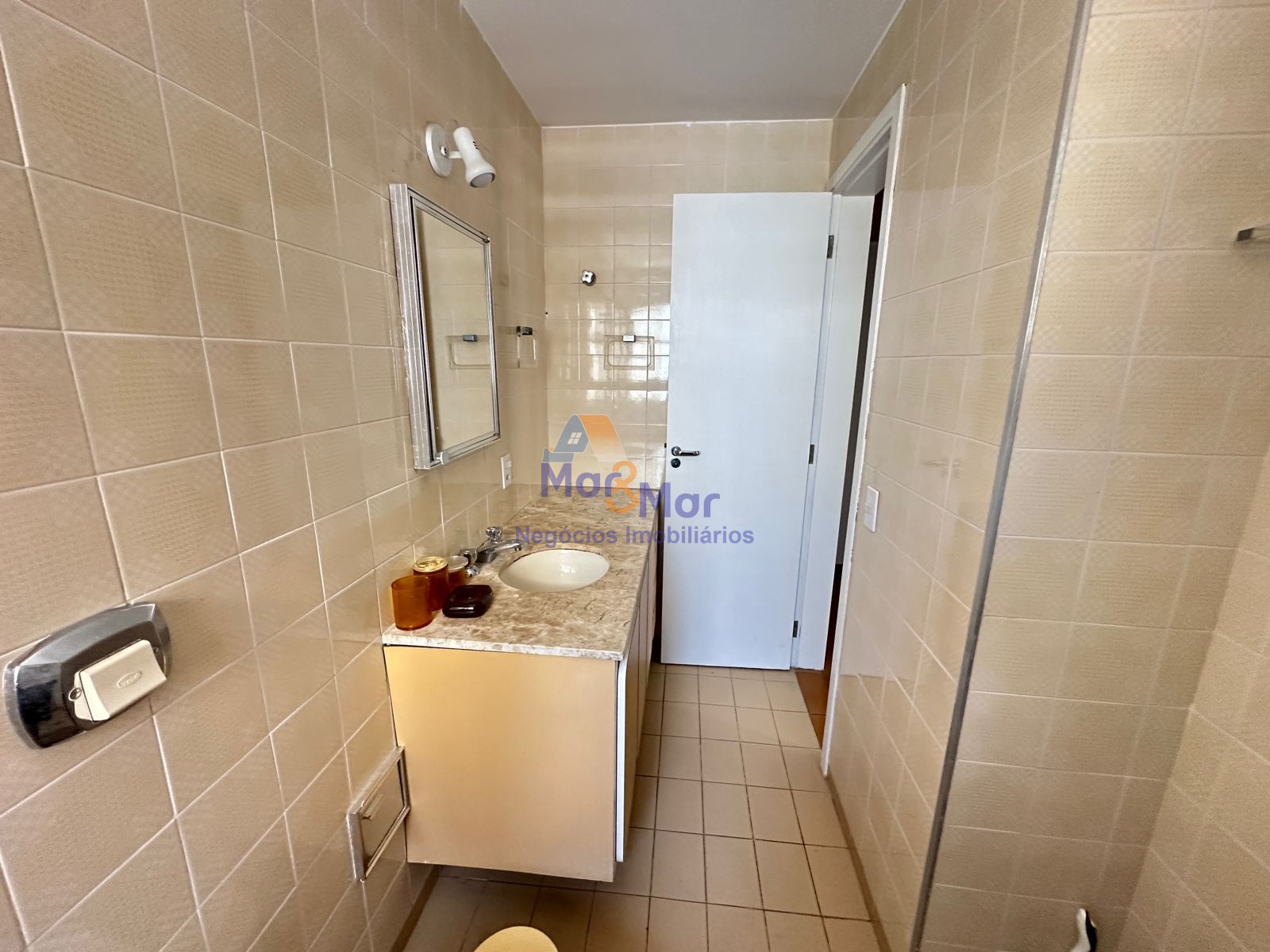 Apartamento na Praia das Pitangueiras, Guarujá - SP