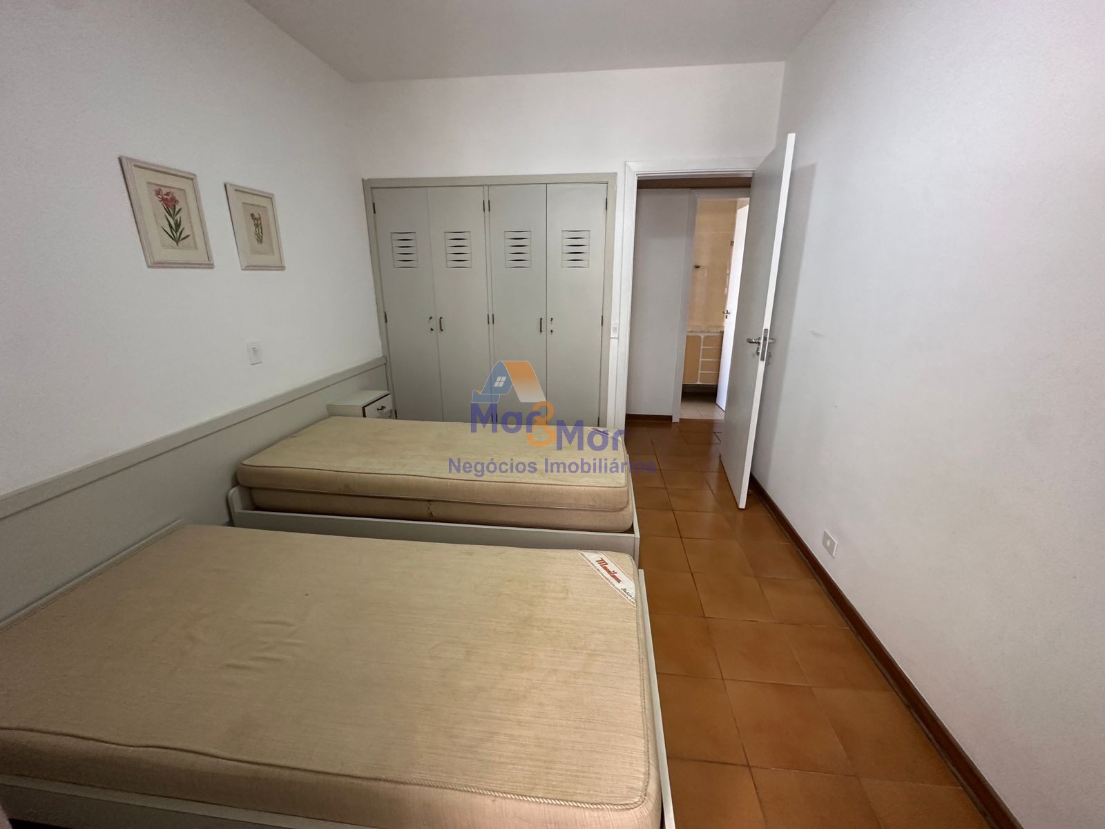 Apartamento na Praia das Pitangueiras, Guarujá - SP