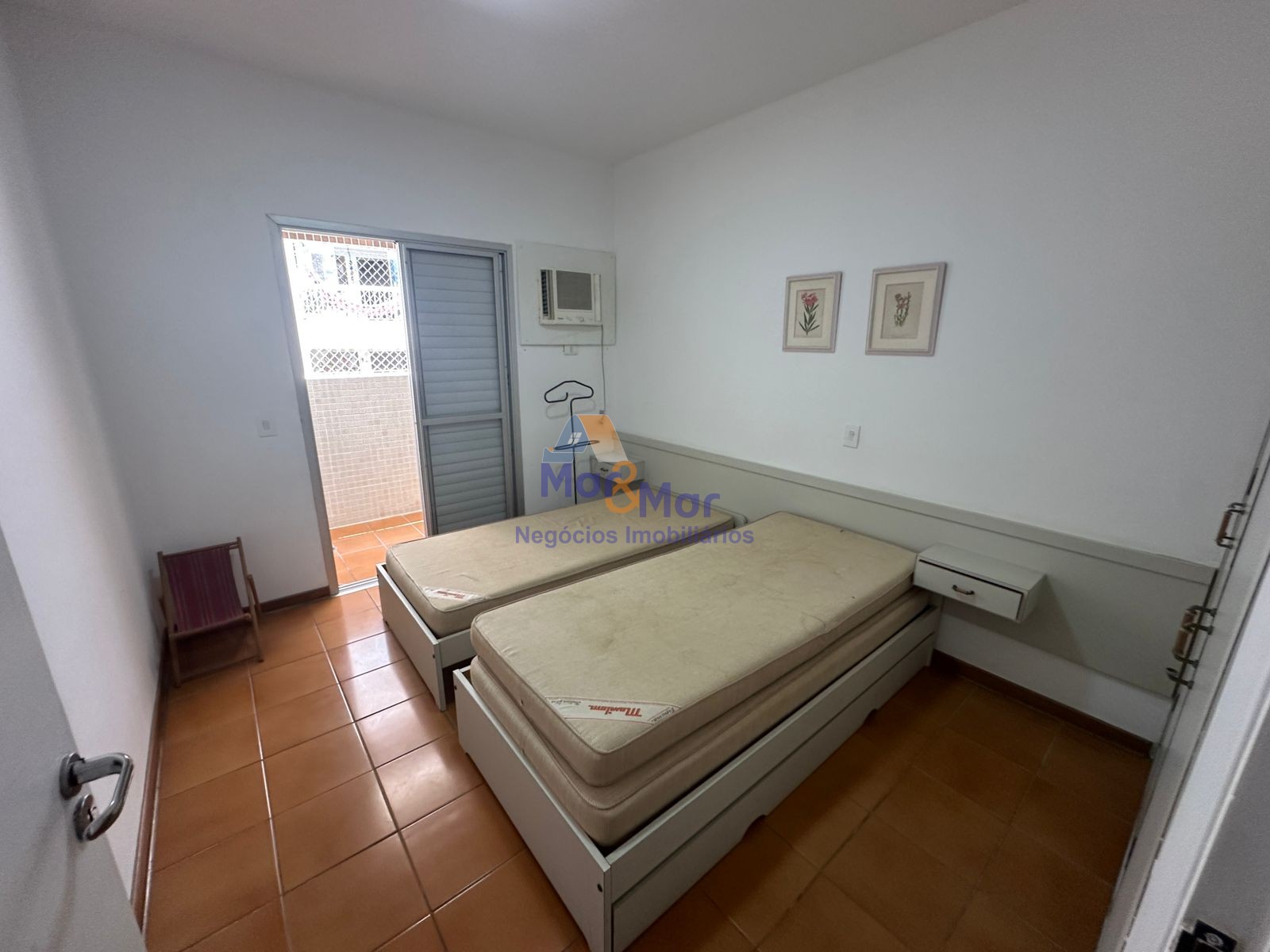 Apartamento na Praia das Pitangueiras, Guarujá - SP