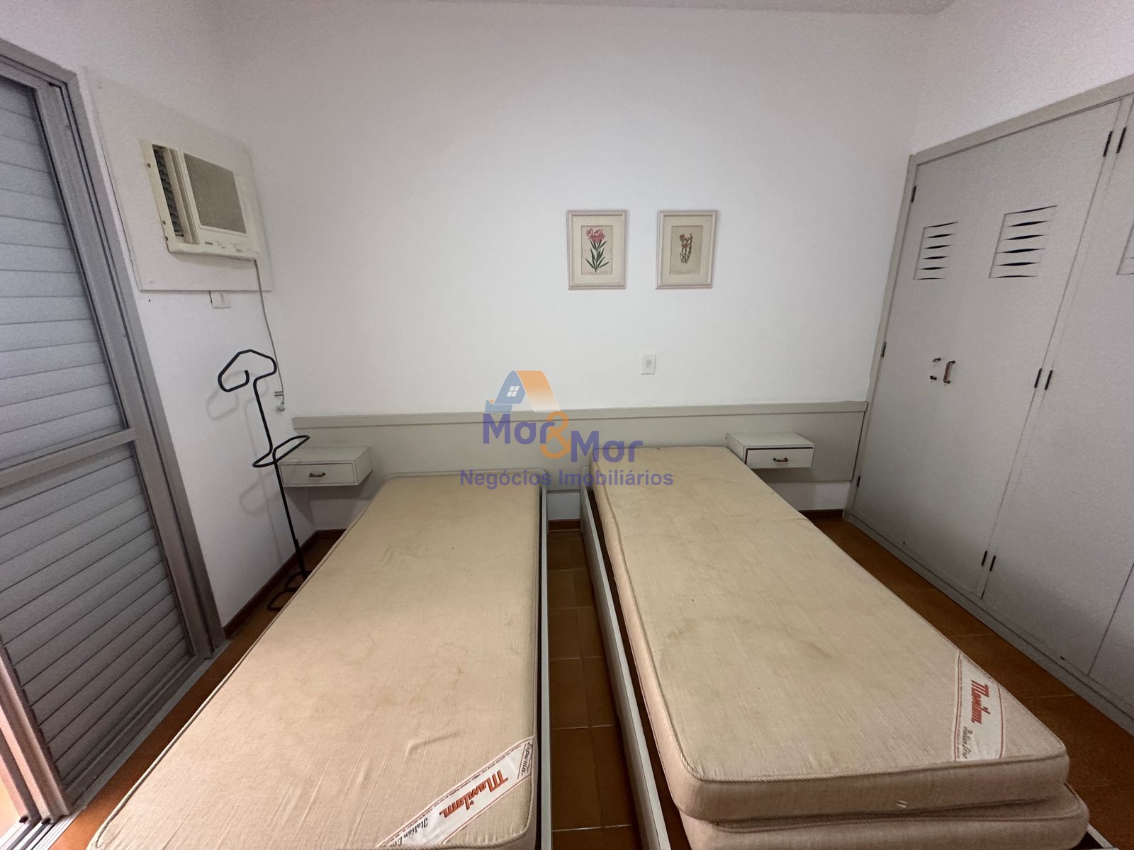 Apartamento na Praia das Pitangueiras, Guarujá - SP