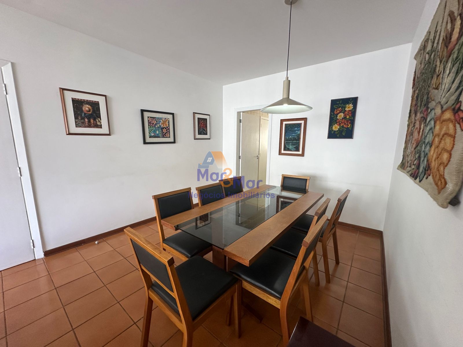 Apartamento na Praia das Pitangueiras, Guarujá - SP