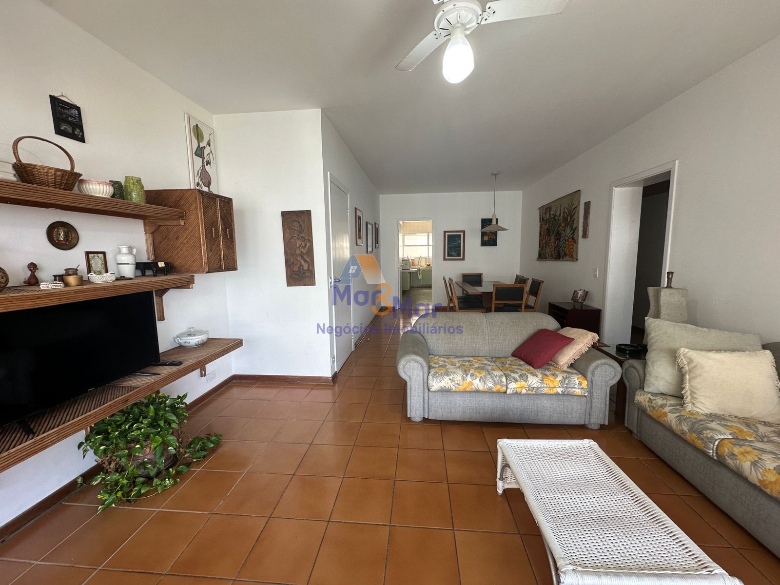 Apartamento na Praia das Pitangueiras, Guarujá - SP