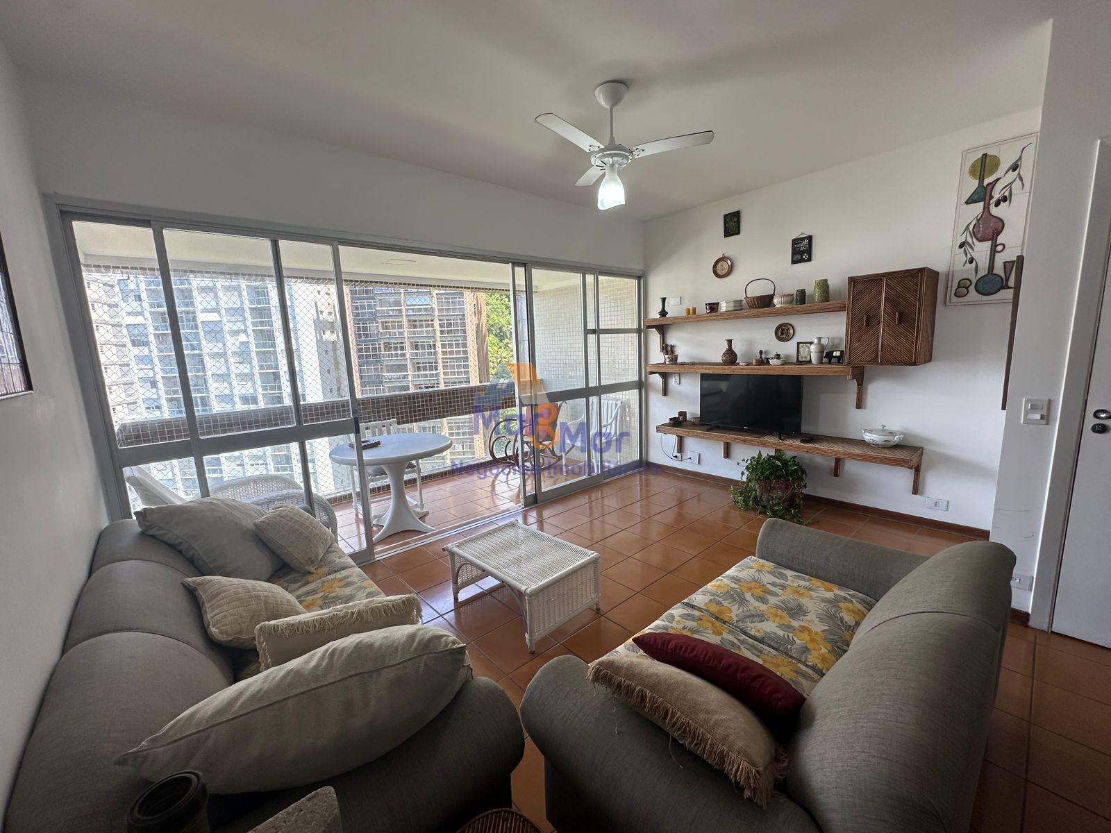 Apartamento na Praia das Pitangueiras, Guarujá - SP
