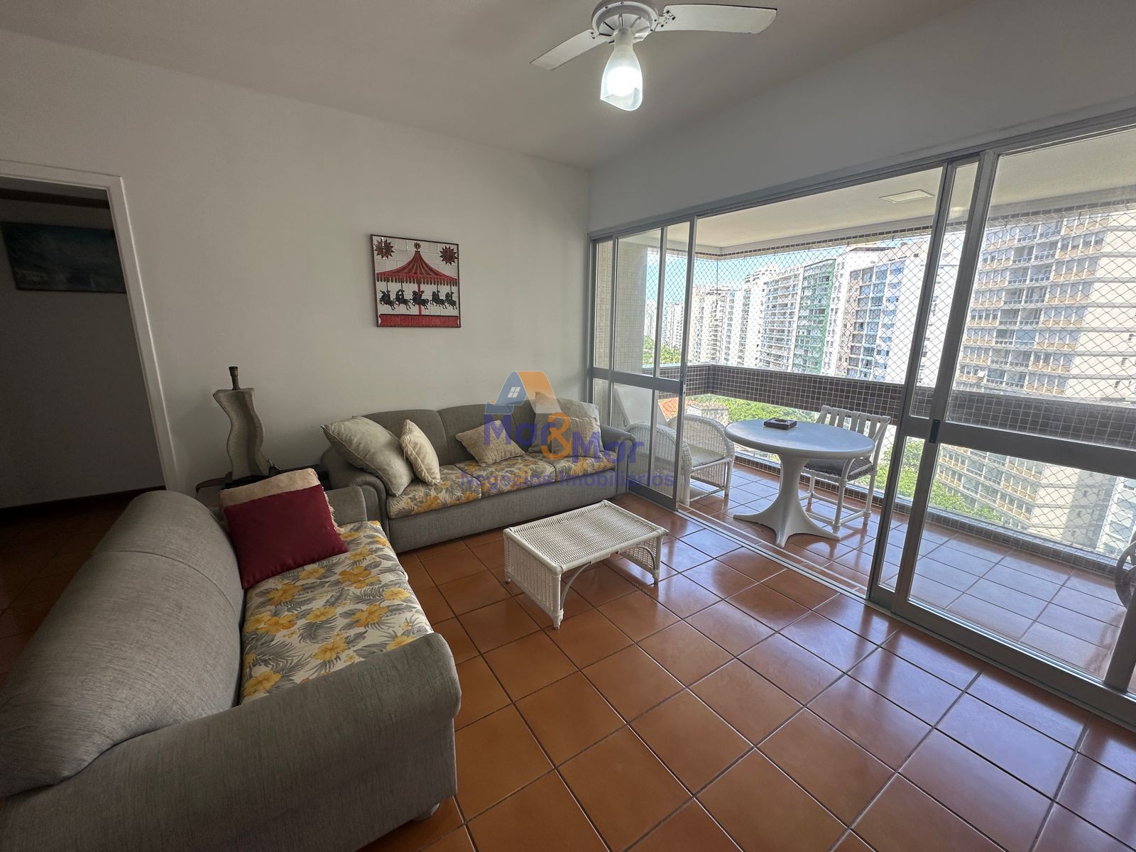 Apartamento na Praia das Pitangueiras, Guarujá - SP