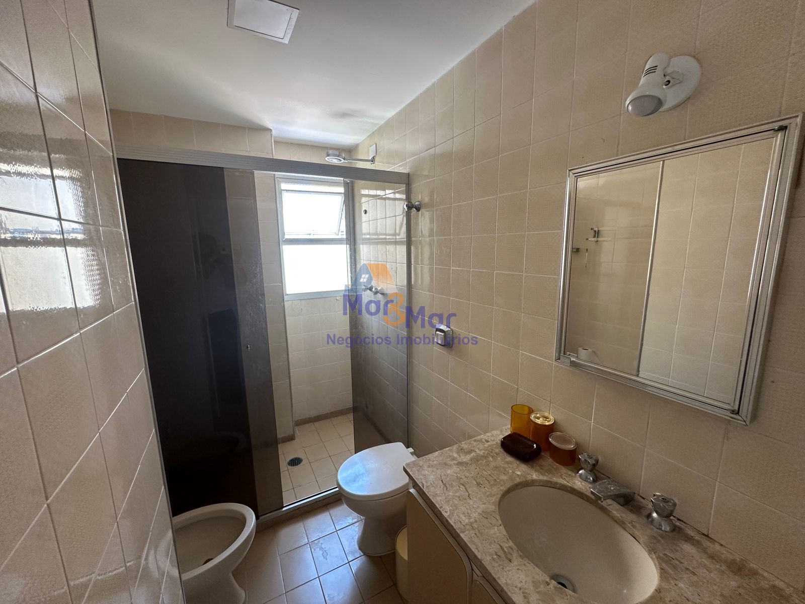 Apartamento na Praia das Pitangueiras, Guarujá - SP