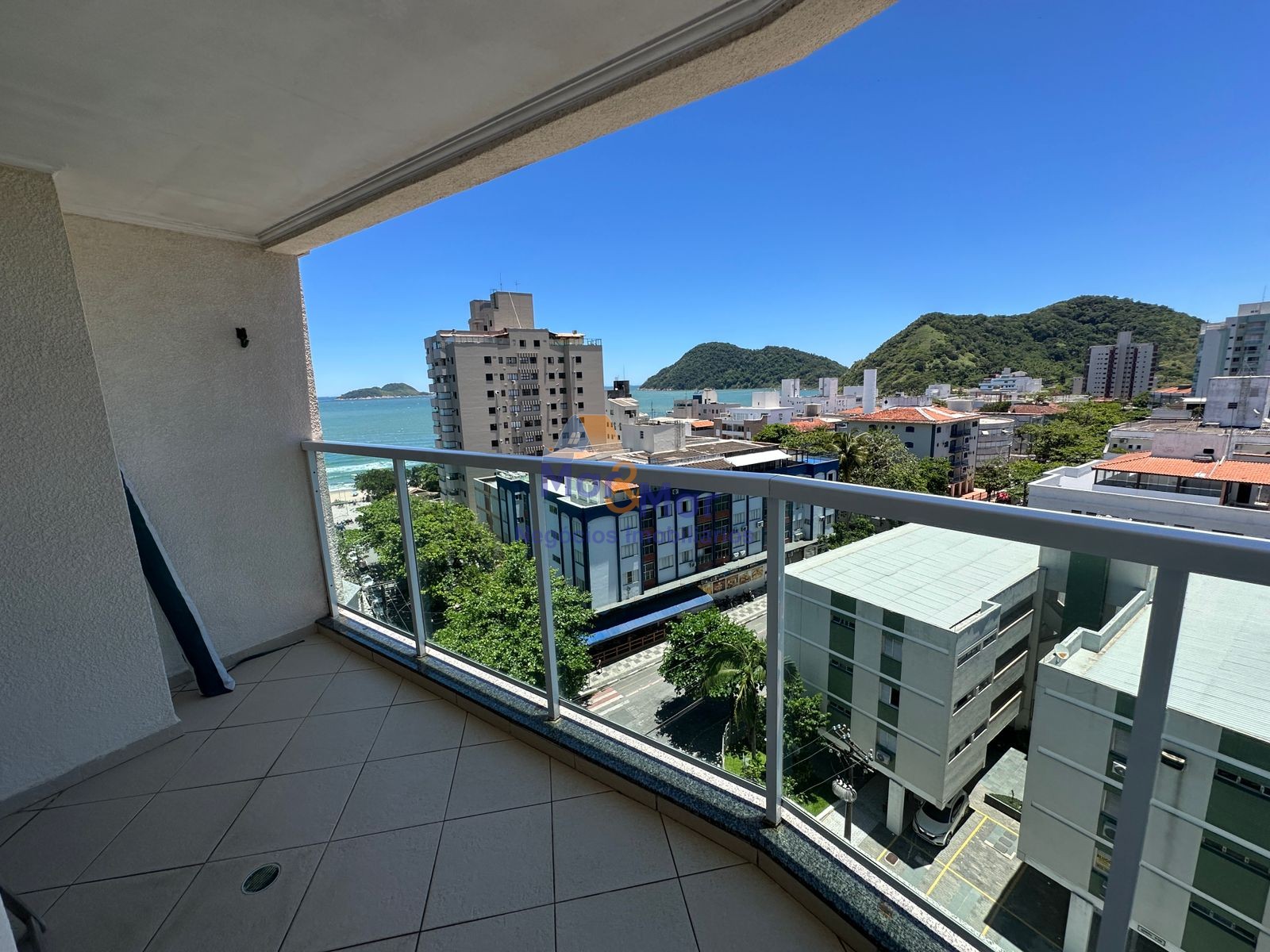 Apartamento na Praia das Astúrias, Guarujá - SP