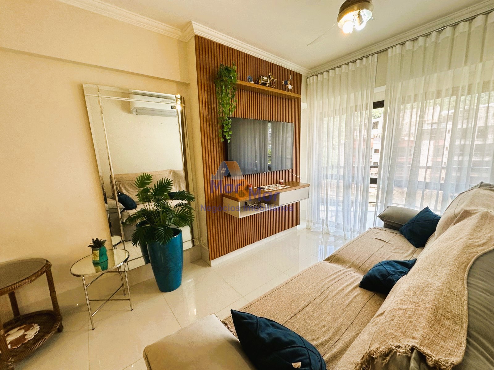 Apartamento na Praia da Enseada, Guarujá - SP