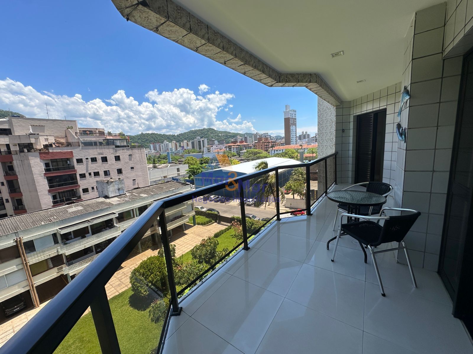 Apartamento na Praia da Enseada, Guarujá - SP