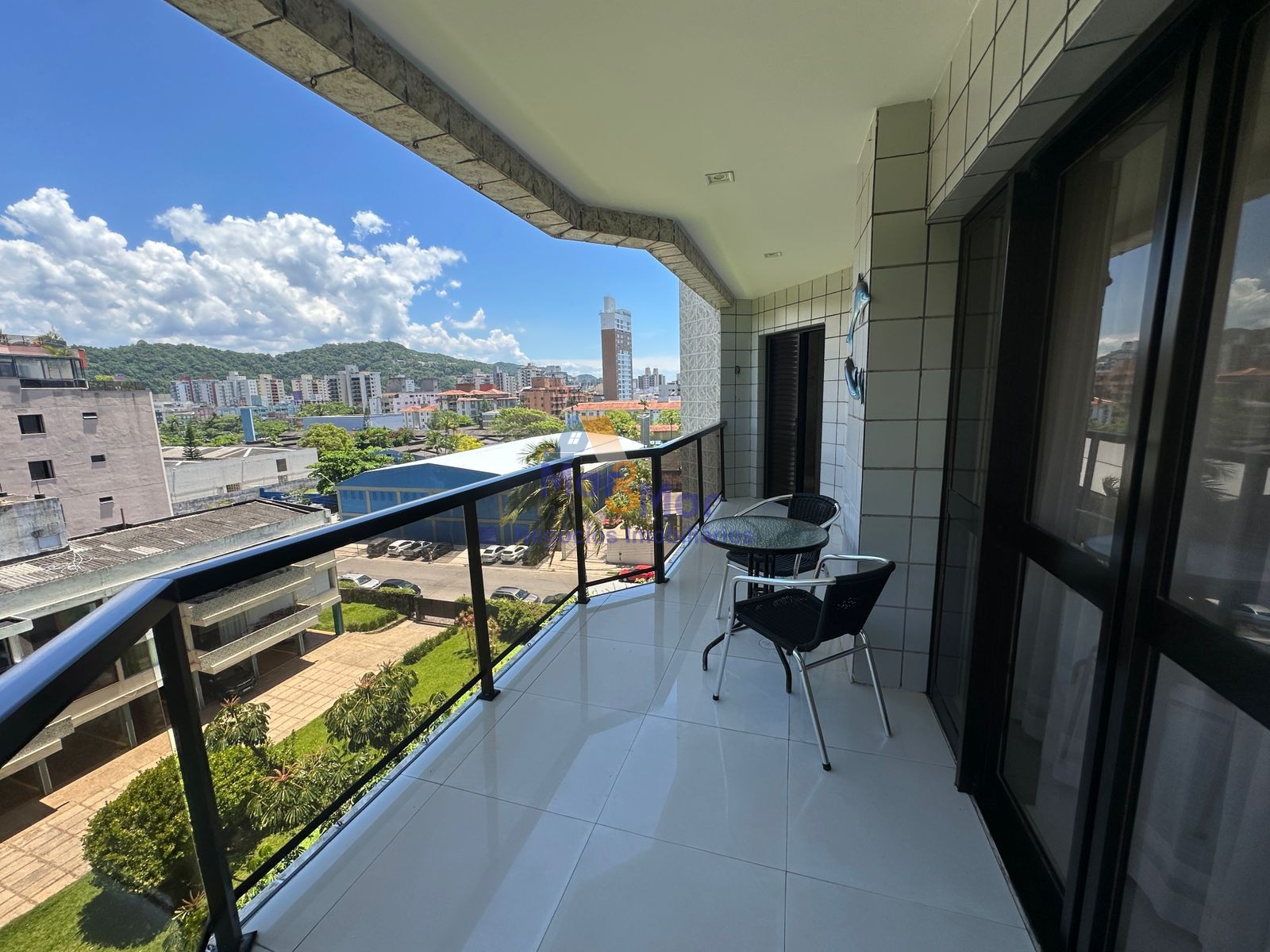 Apartamento na Praia da Enseada, Guarujá - SP