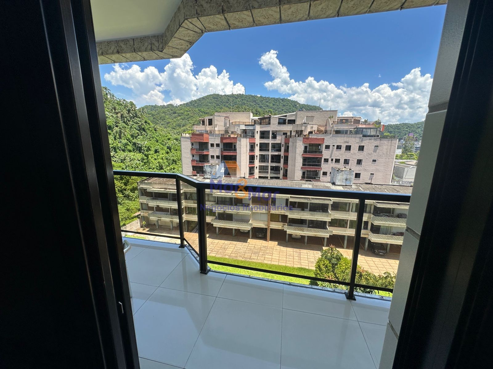Apartamento na Praia da Enseada, Guarujá - SP