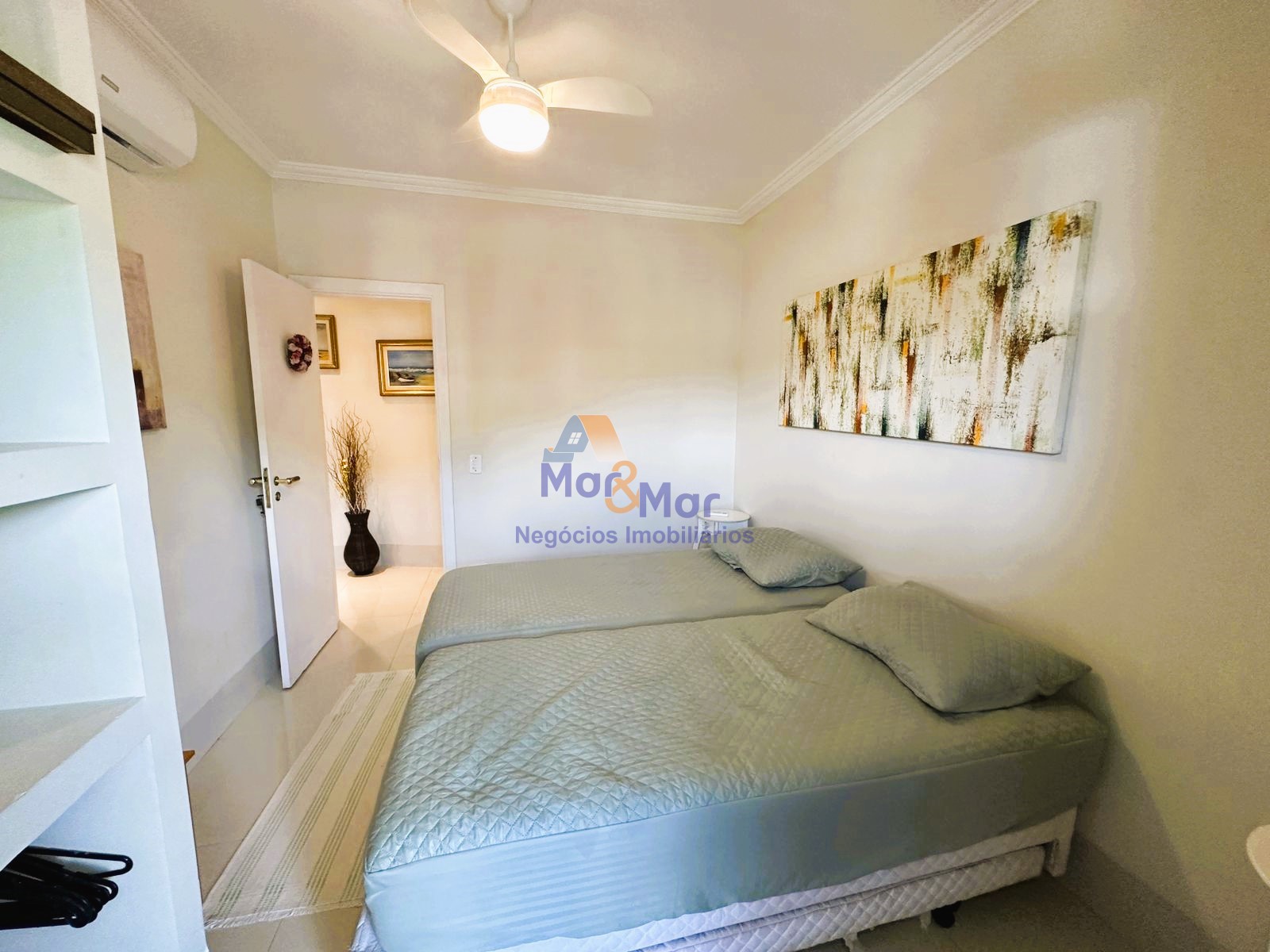 Apartamento na Praia da Enseada, Guarujá - SP