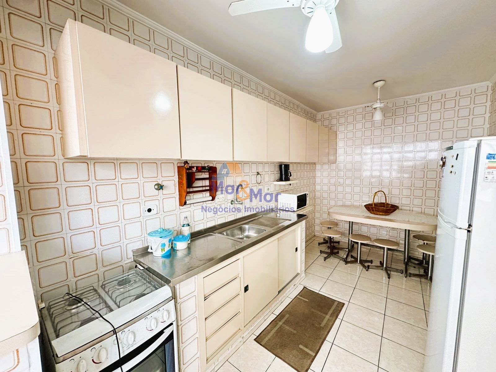 Apartamento na Praia das Pitangueiras, Guarujá - SP