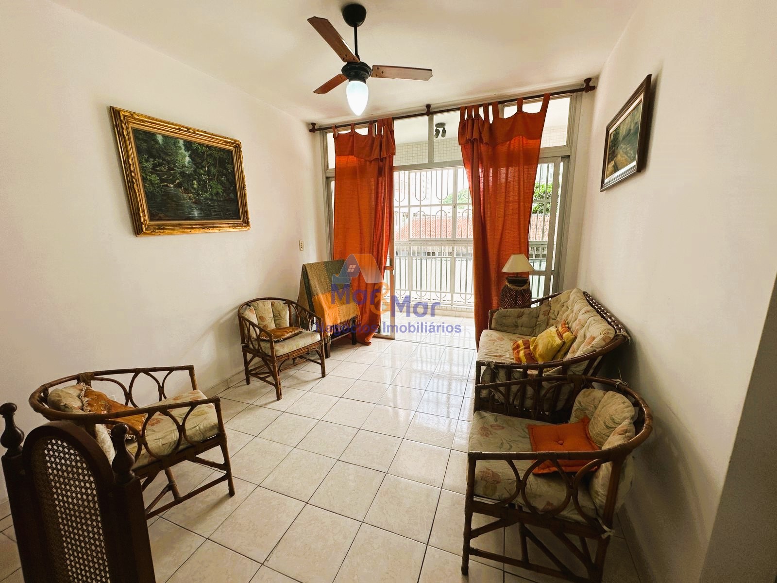 Apartamento na Praia das Pitangueiras, Guarujá - SP