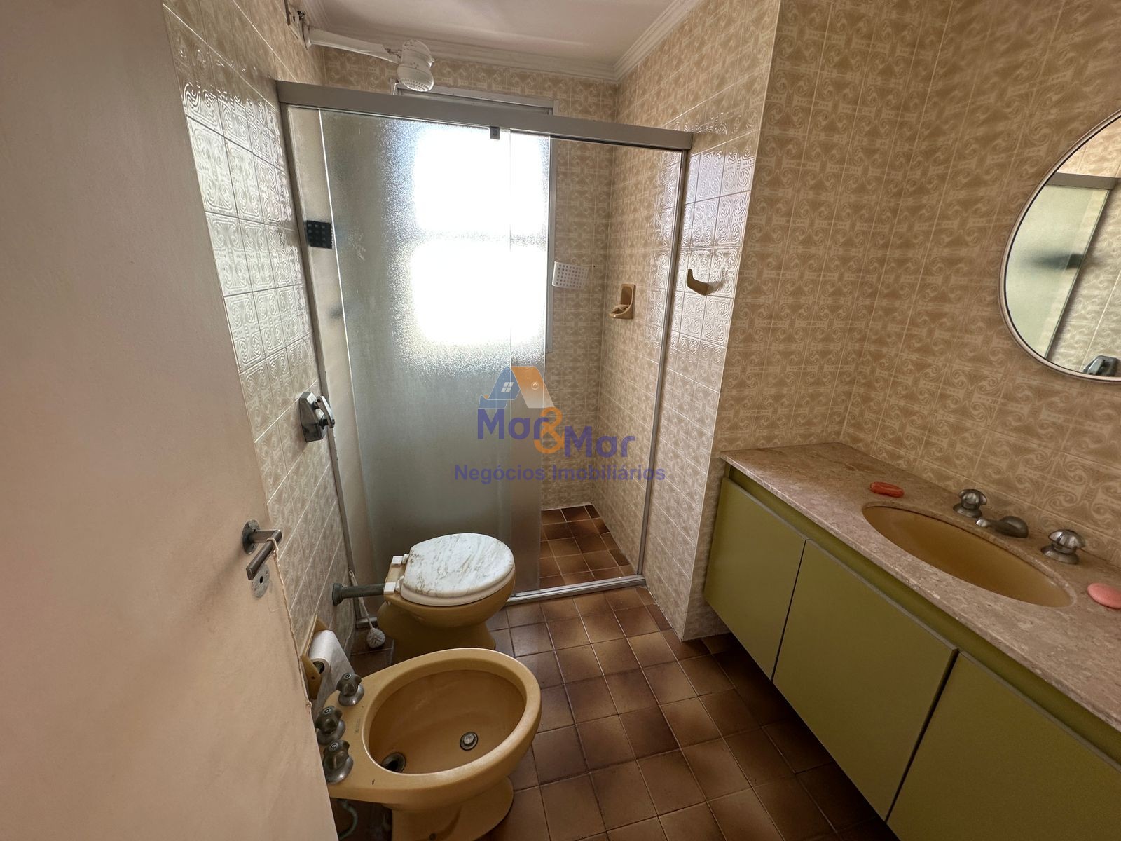 Apartamento na Praia das Pitangueiras, Guarujá - SP