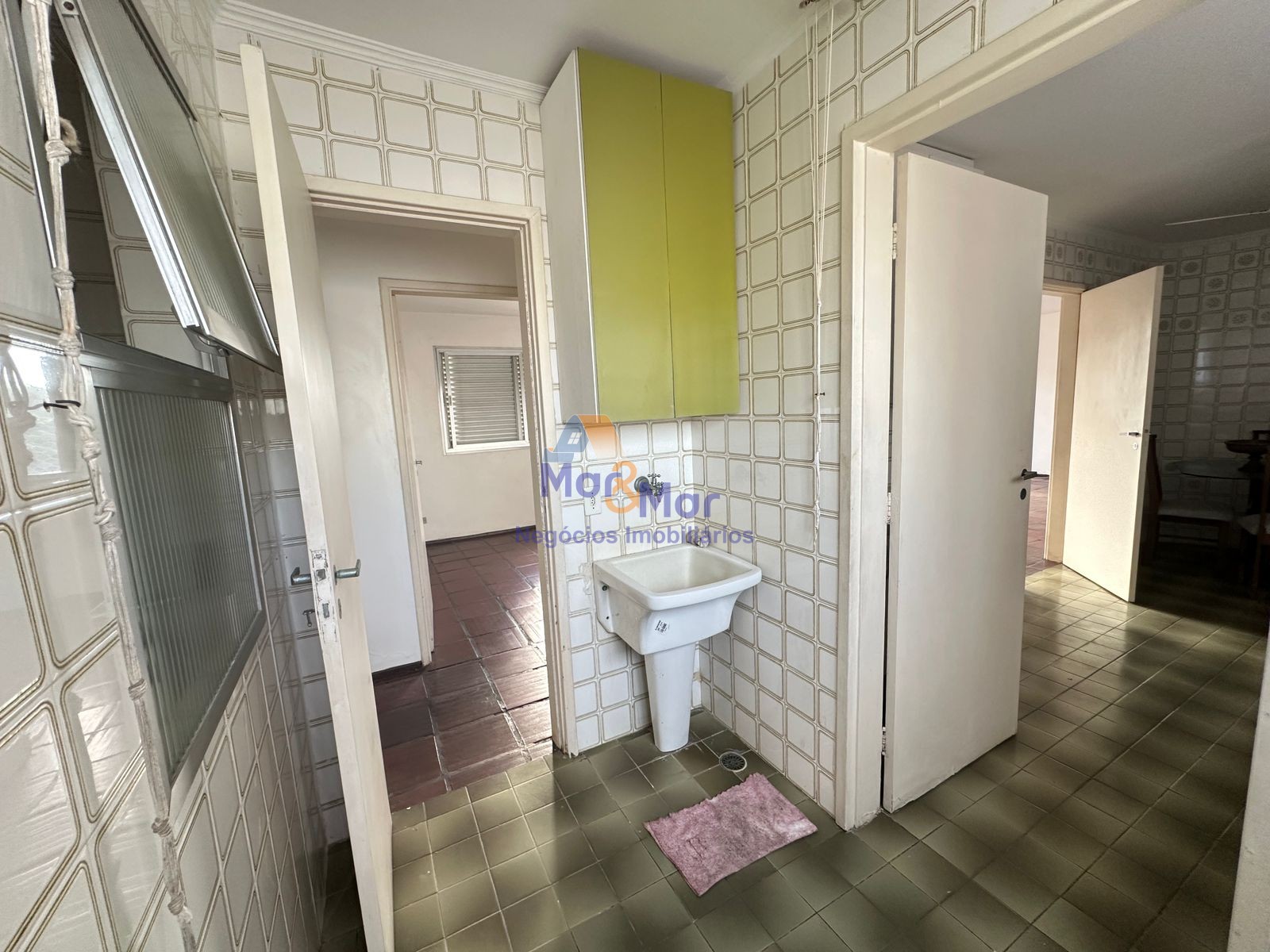 Apartamento na Praia das Pitangueiras, Guarujá - SP